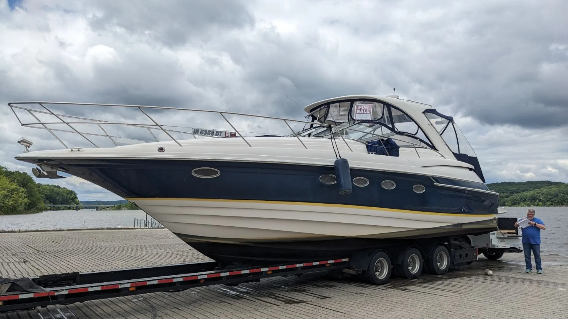REGAL BOATS COMMODORE 4260 in Chicago, IL — photo 5