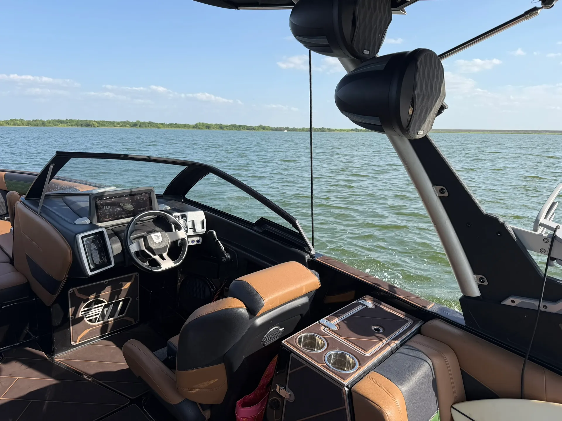 MALIBU BOATS 25 LSV in Little Elm, TX — photo 6