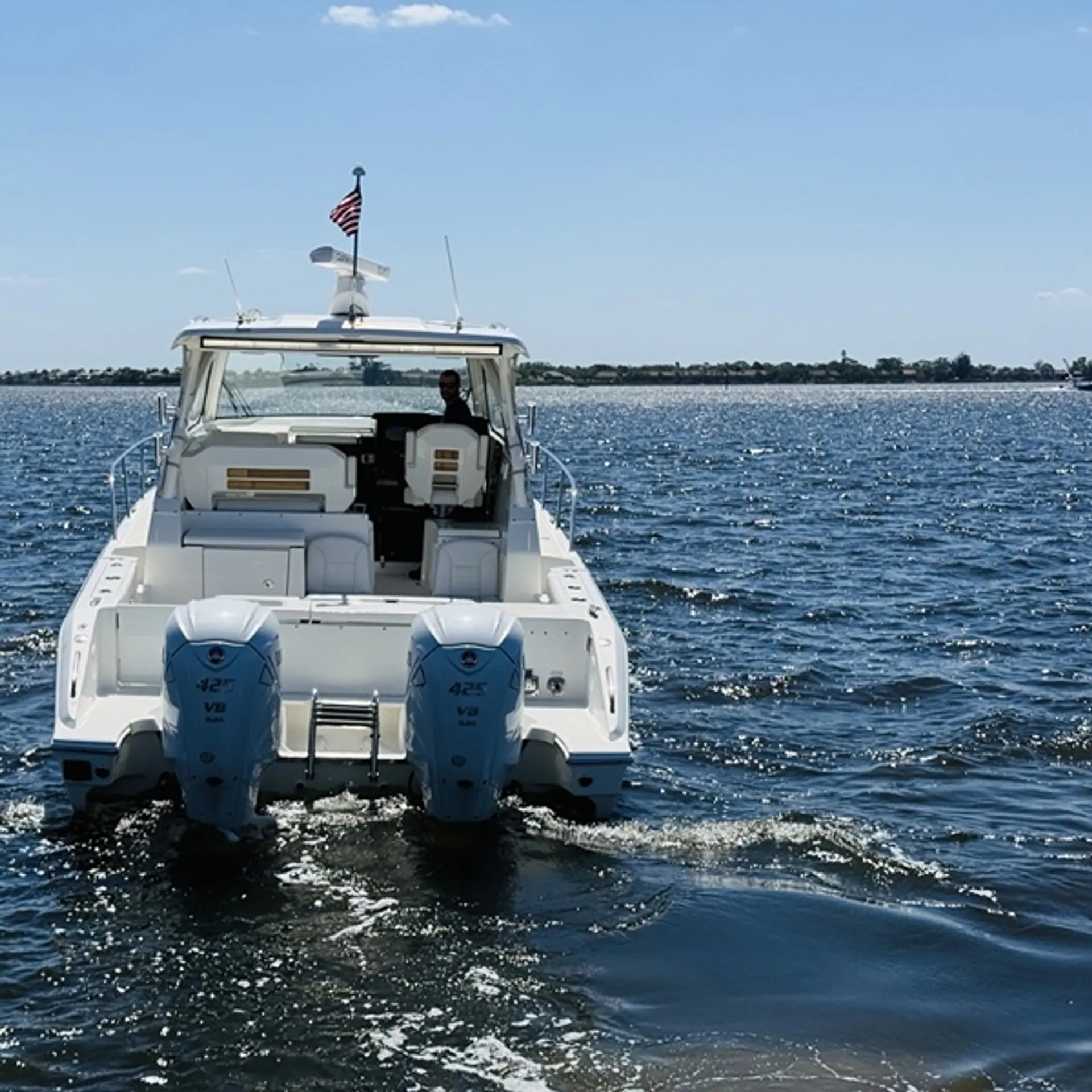 PURSUIT OS355 OFFSHORE W/3-F300HP in Miami, FL — photo 2