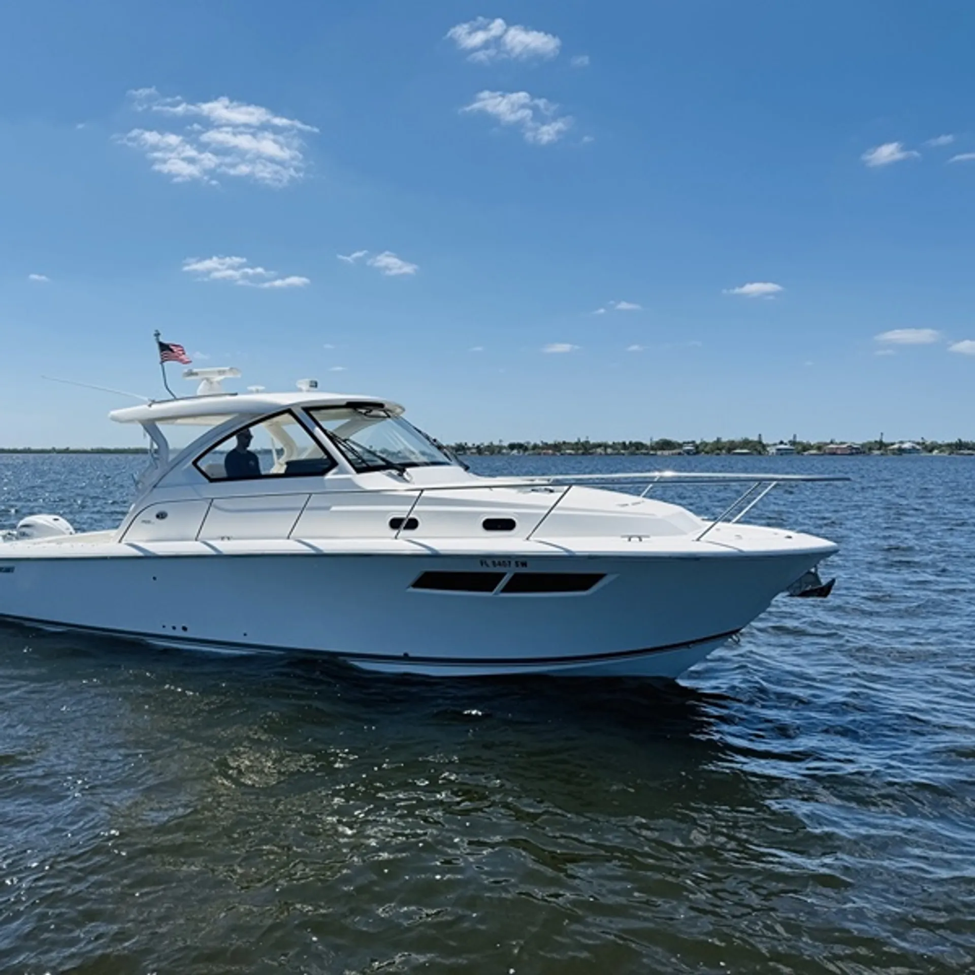 PURSUIT OS355 OFFSHORE W/3-F300HP in Miami, FL — photo 5