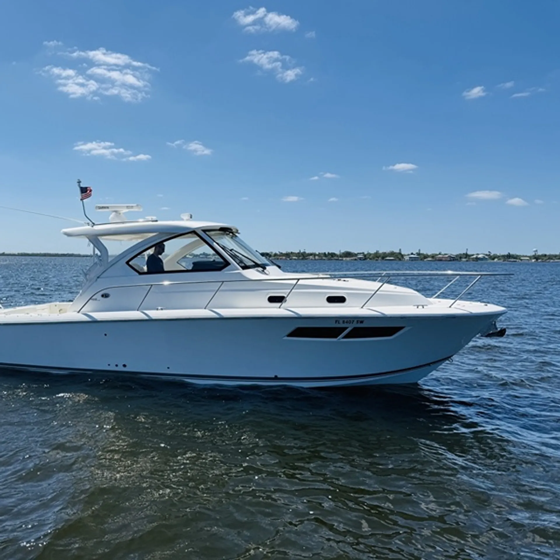 PURSUIT OS355 OFFSHORE W/3-F300HP in Miami, FL — photo 3