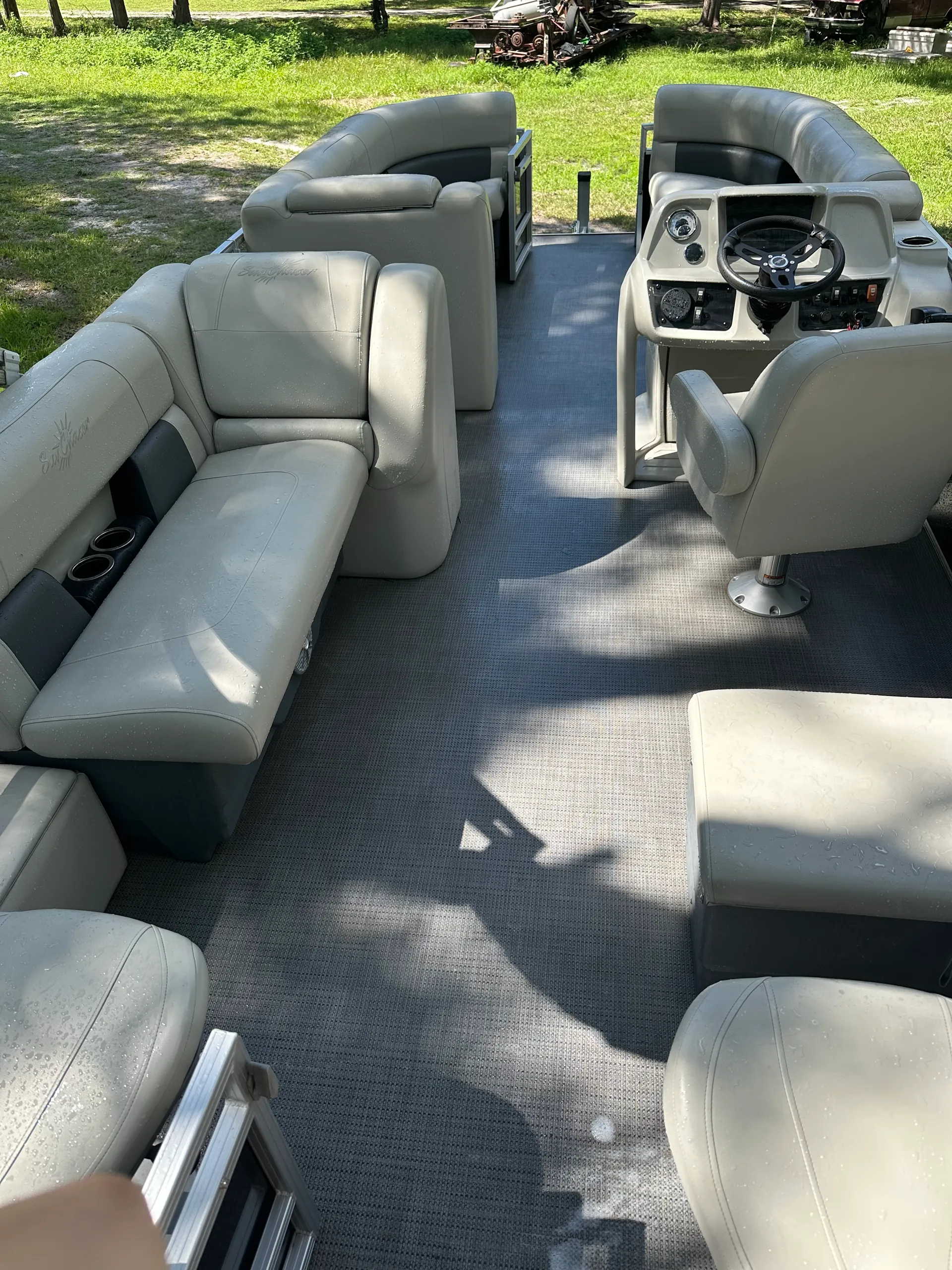 2023 22' Tritoon — Spacious Weekend Cruiser
