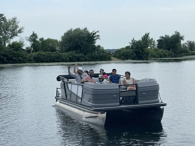 Rent a SYLVAN MARINE pontoon in Wayzata, MN near me