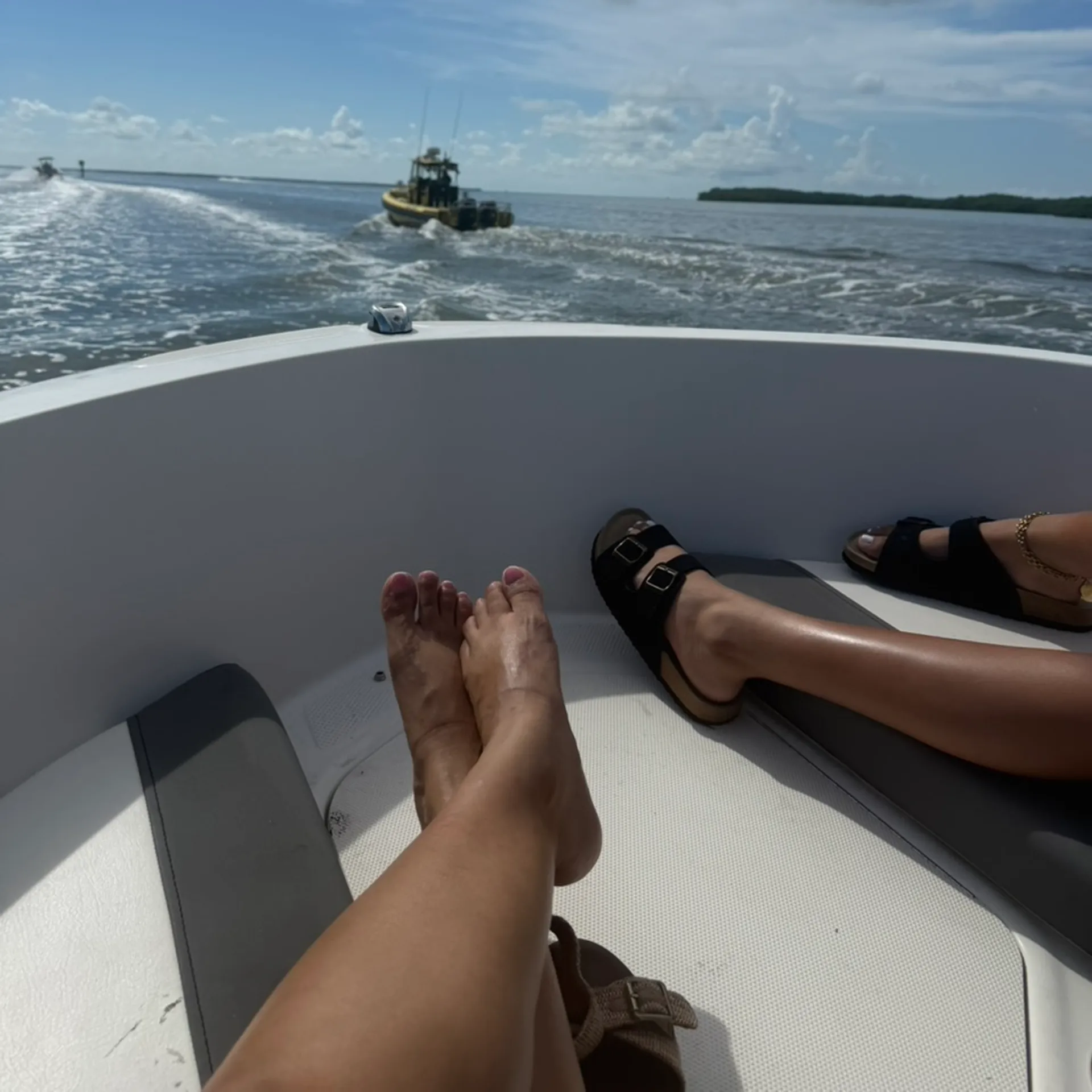 Sunny Escape — 18ft Bayliner Element