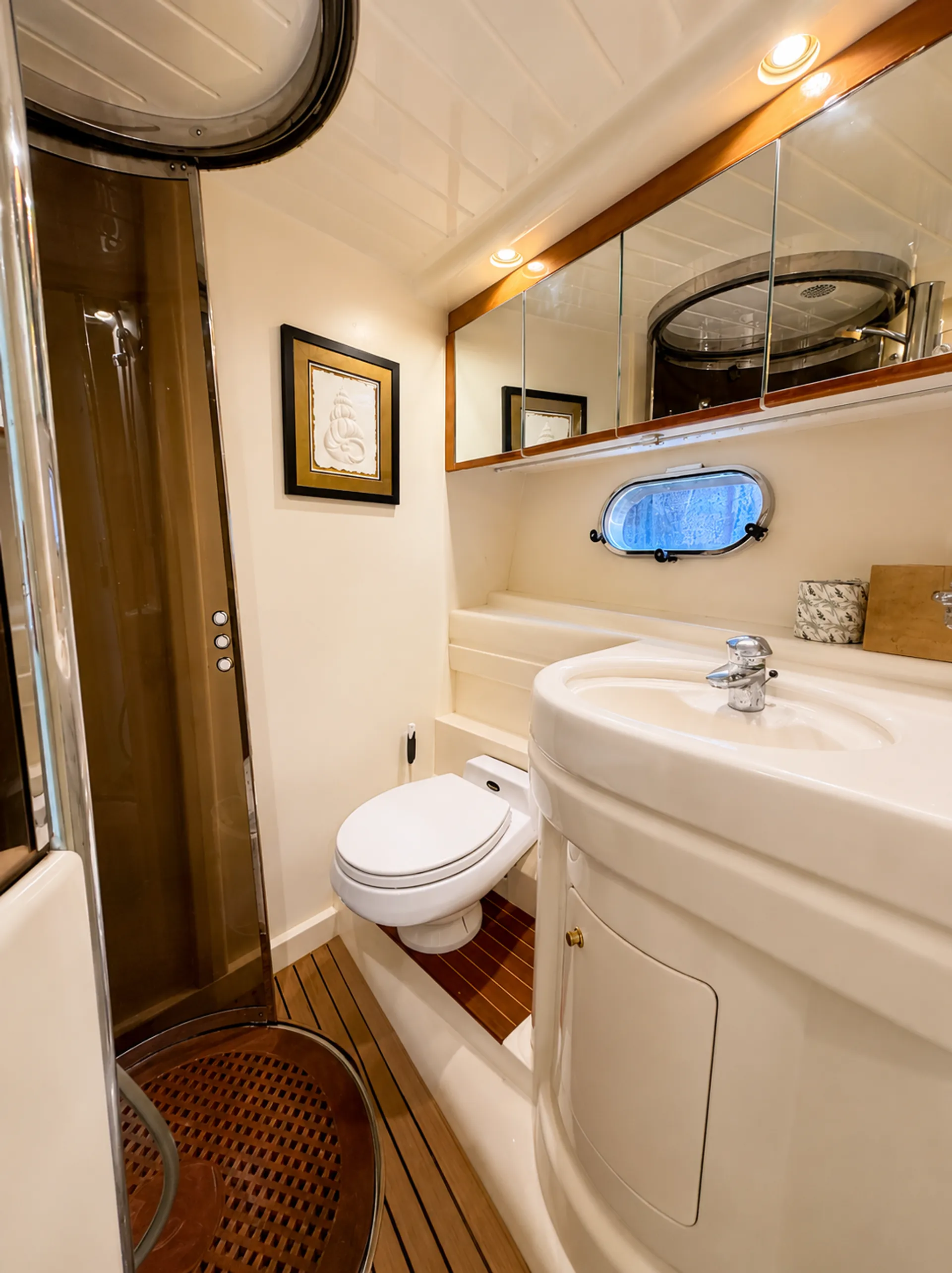 VIKING YACHT 52 FLYBRIDGE YACHT in Miami, FL — photo 9