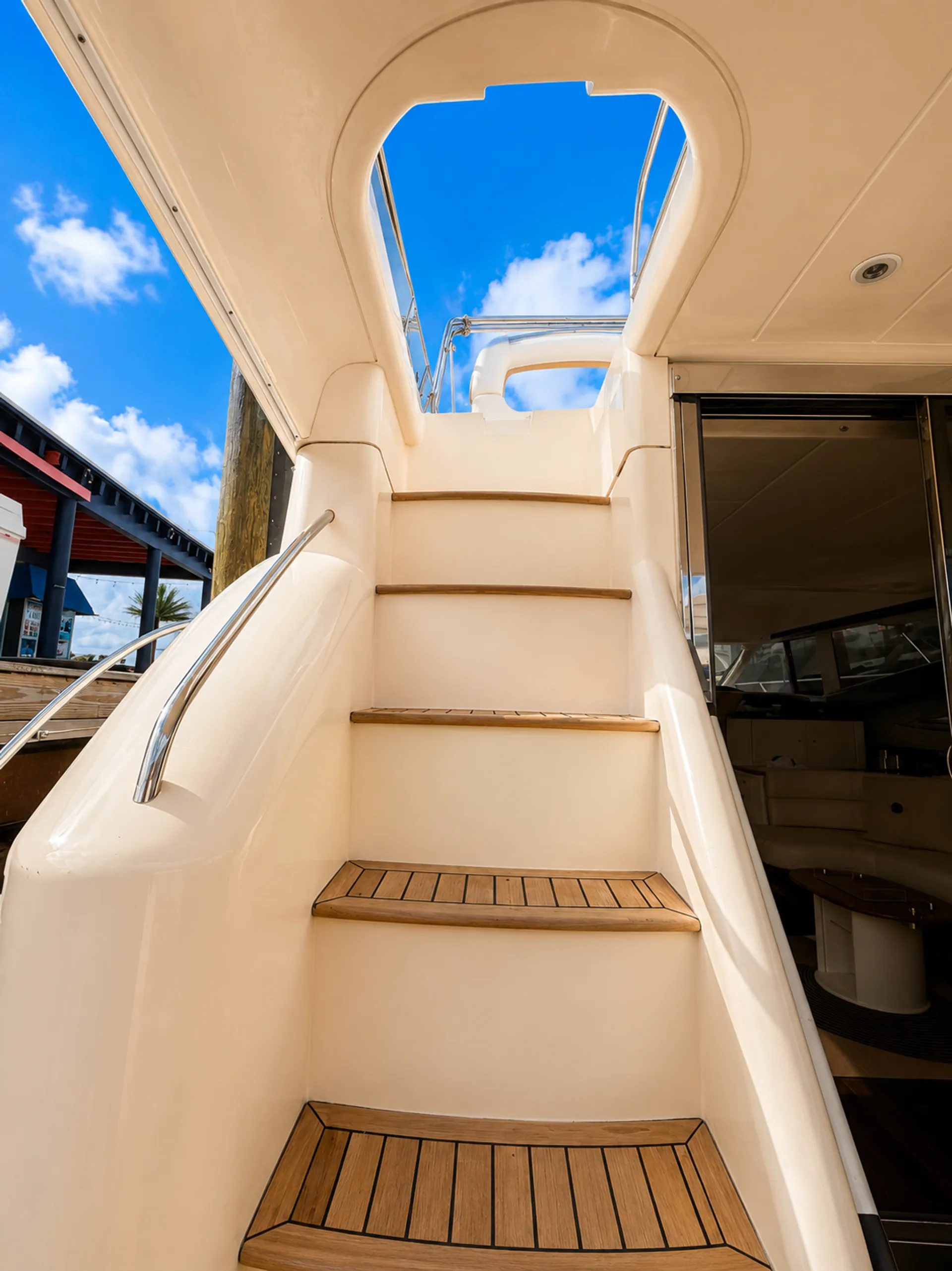 VIKING YACHT 52 FLYBRIDGE YACHT in Miami, FL — photo 9