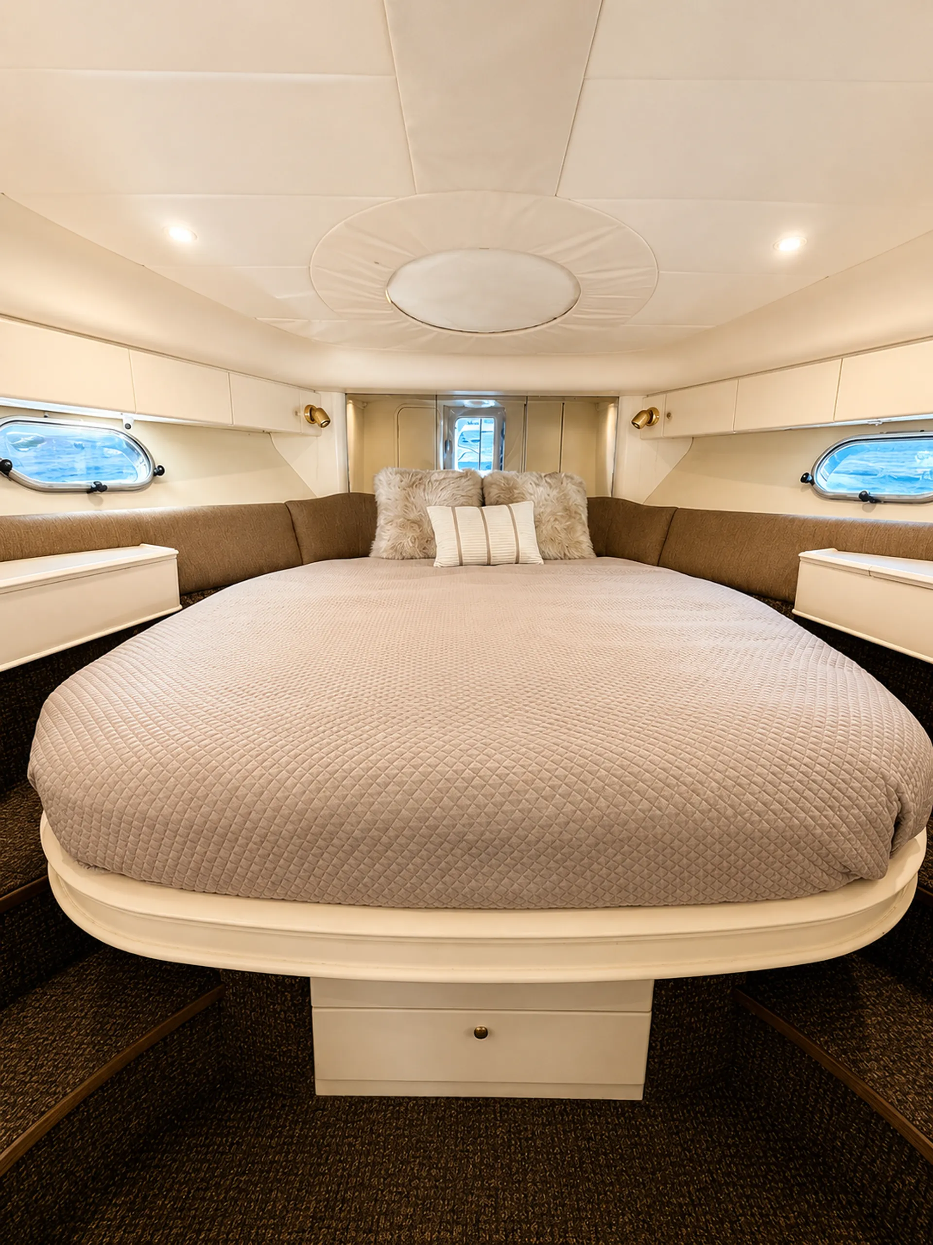 VIKING YACHT 52 FLYBRIDGE YACHT in Miami, FL — photo 8