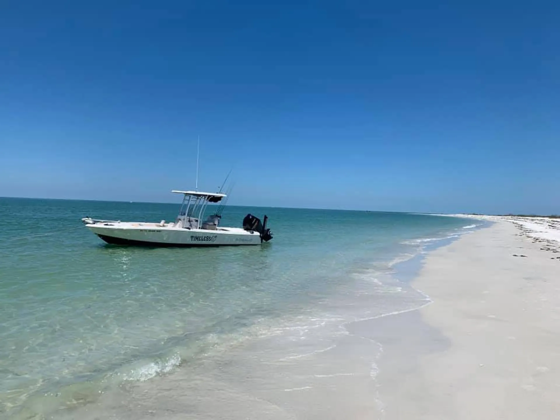 ROBALO 246 CAYMAN W/F200XB W/TRLR in North Port, FL — photo 2