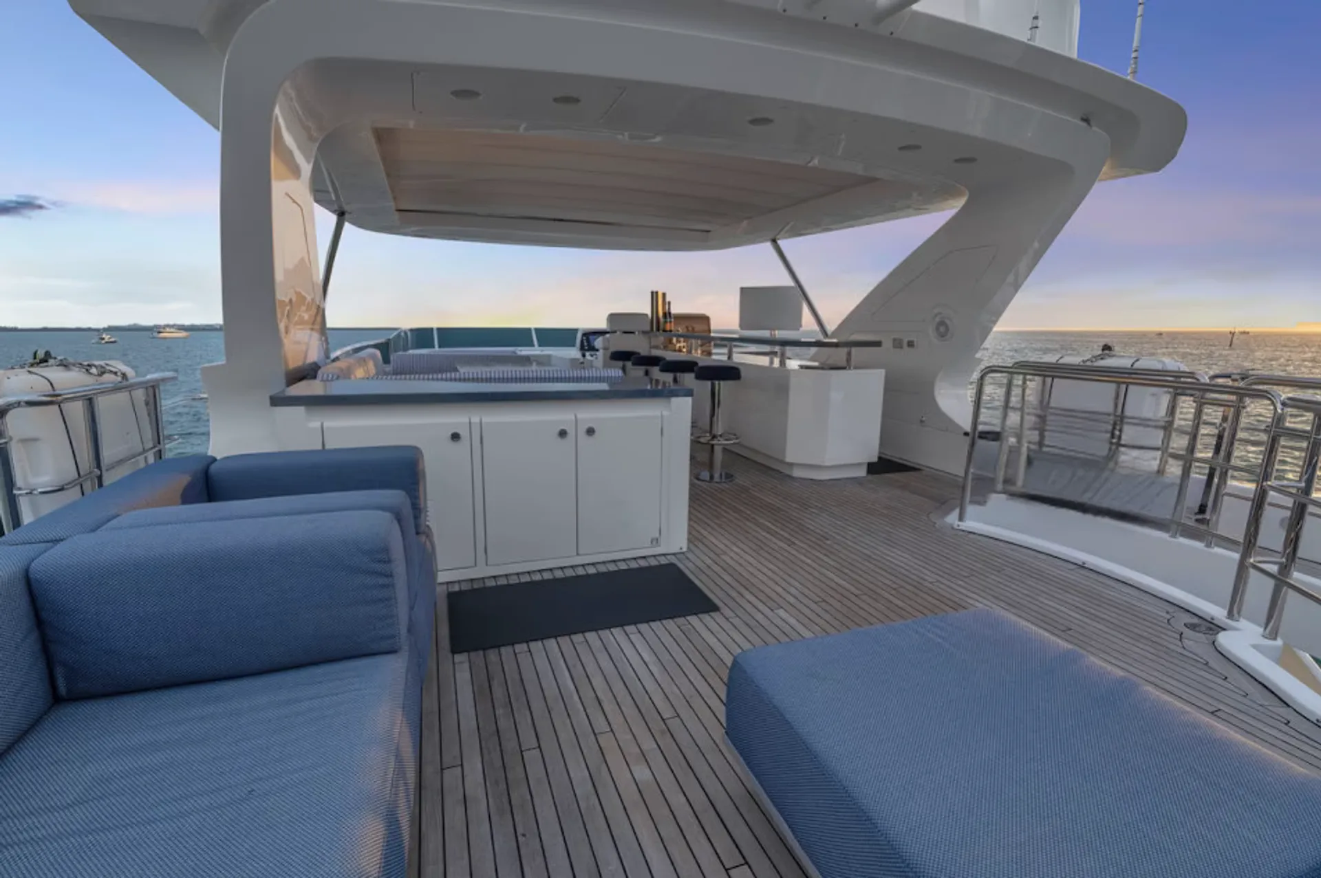 Azimut 88 Fly in Miami, FL — photo 8