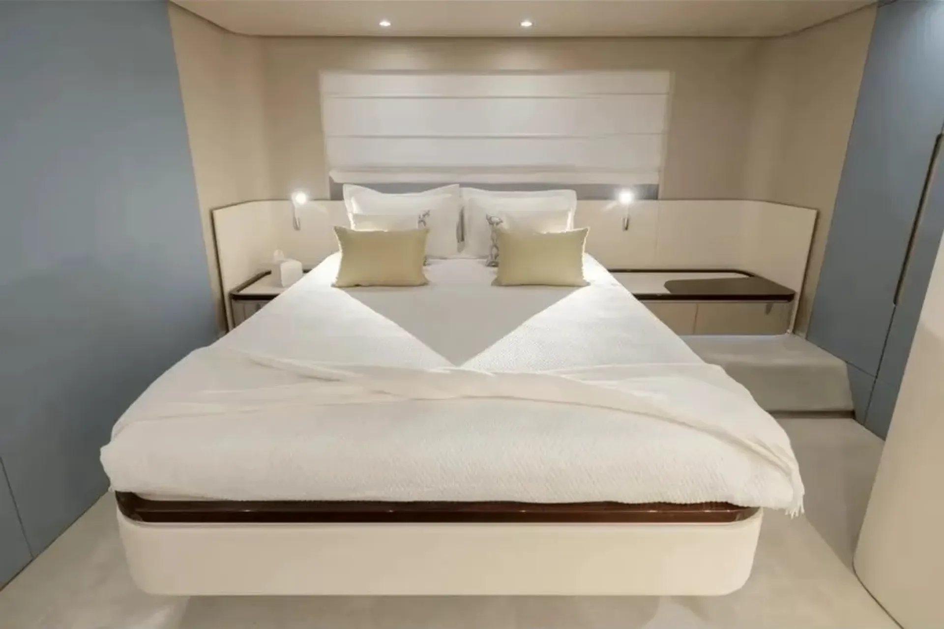 Azimut 68  flybridge MY 2023 in Miami Beach, FL — photo 4