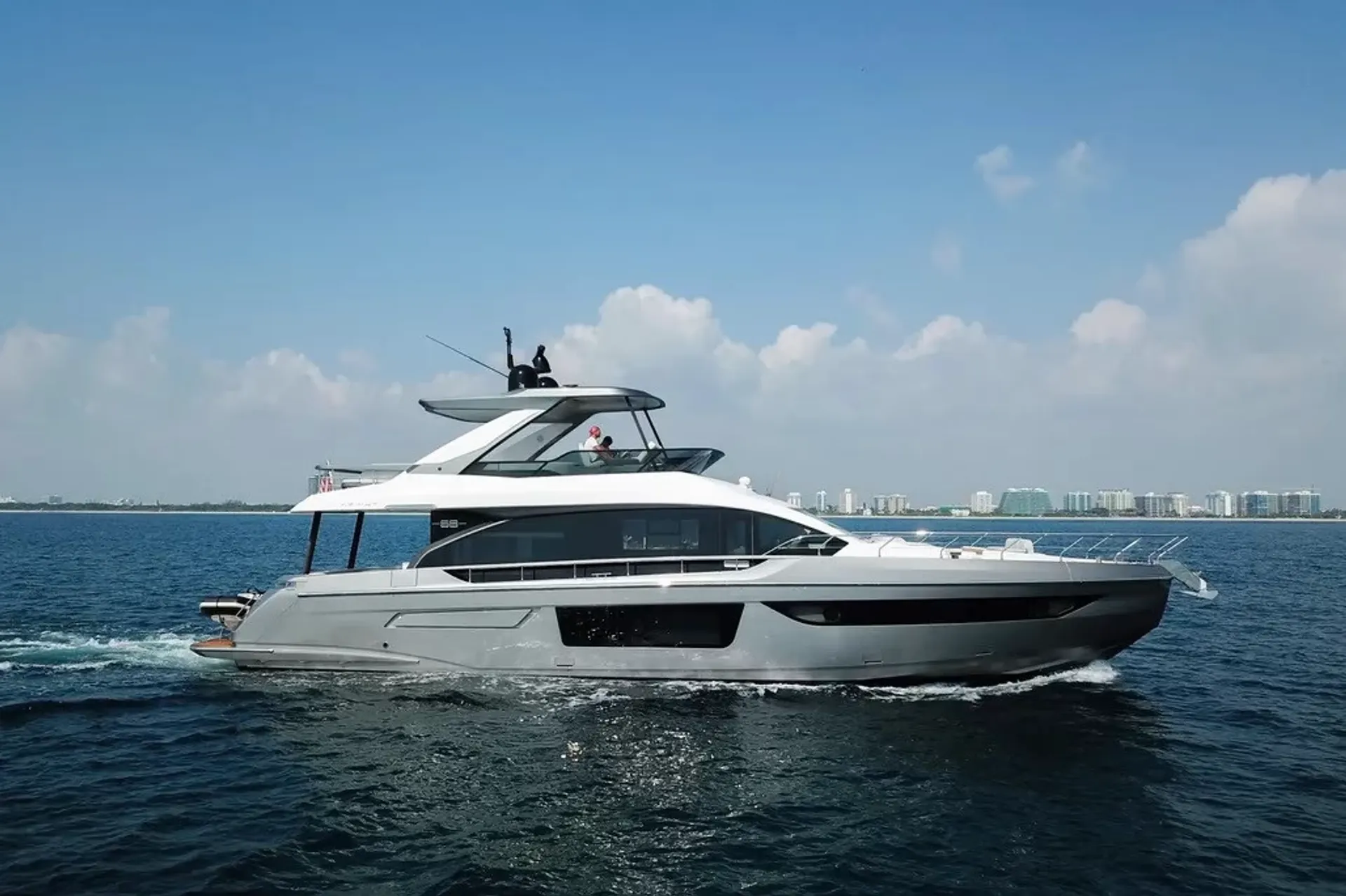 Azimut 68  flybridge MY 2023 in Miami Beach, FL — photo 2