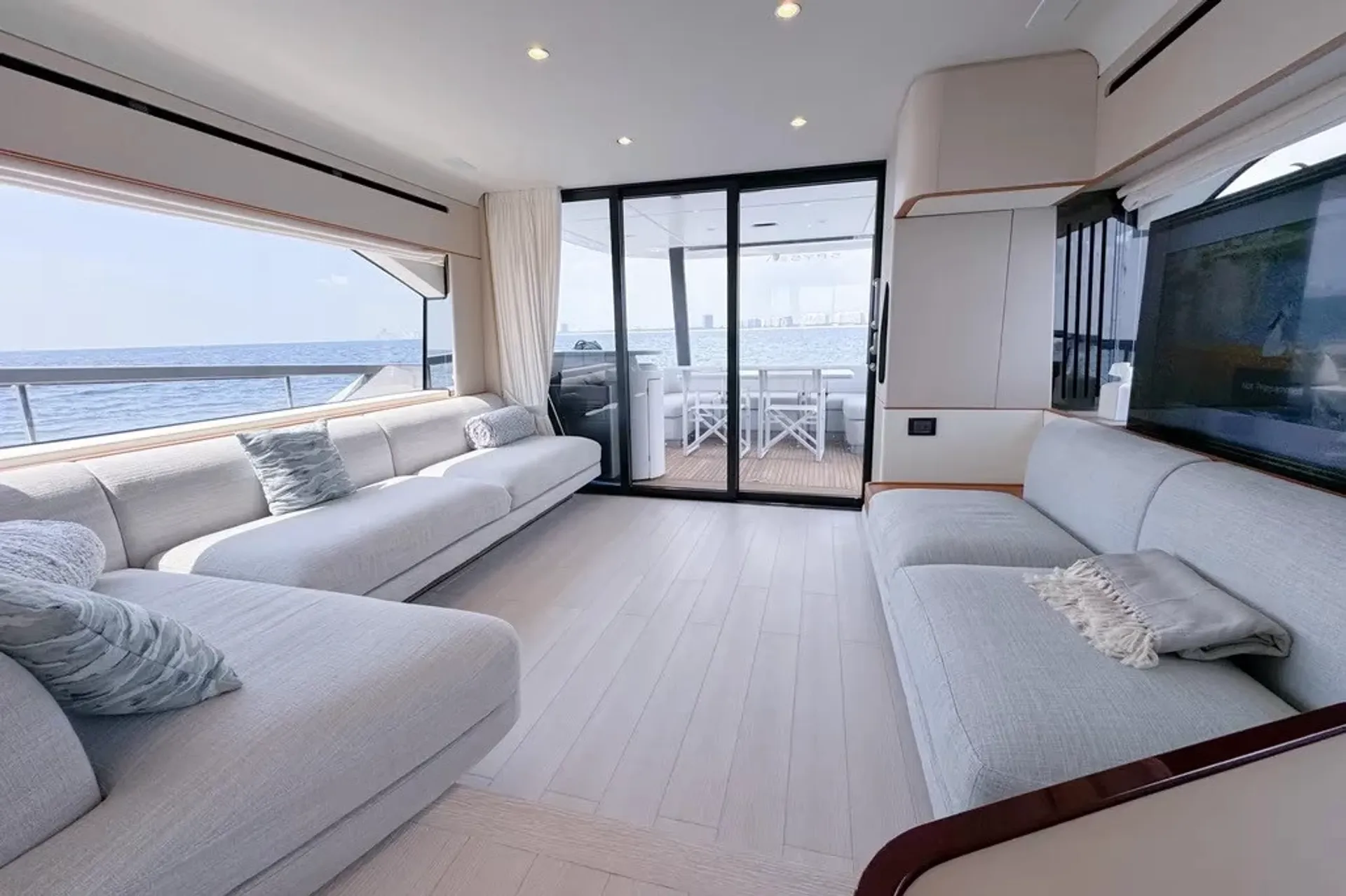 Azimut 68  flybridge MY 2023 in Miami Beach, FL — photo 8