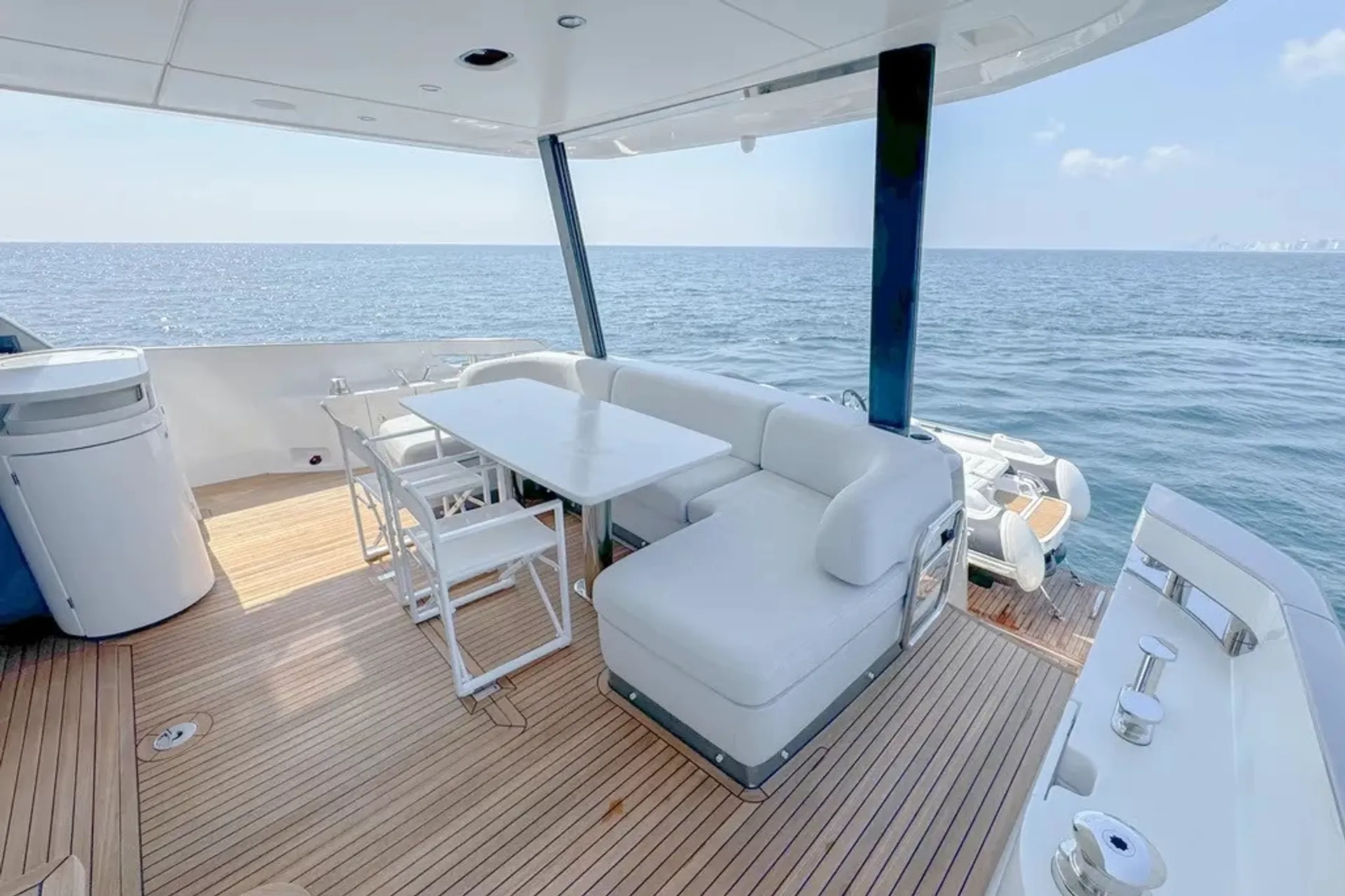 Azimut 68  flybridge MY 2023 in Miami Beach, FL — photo 10