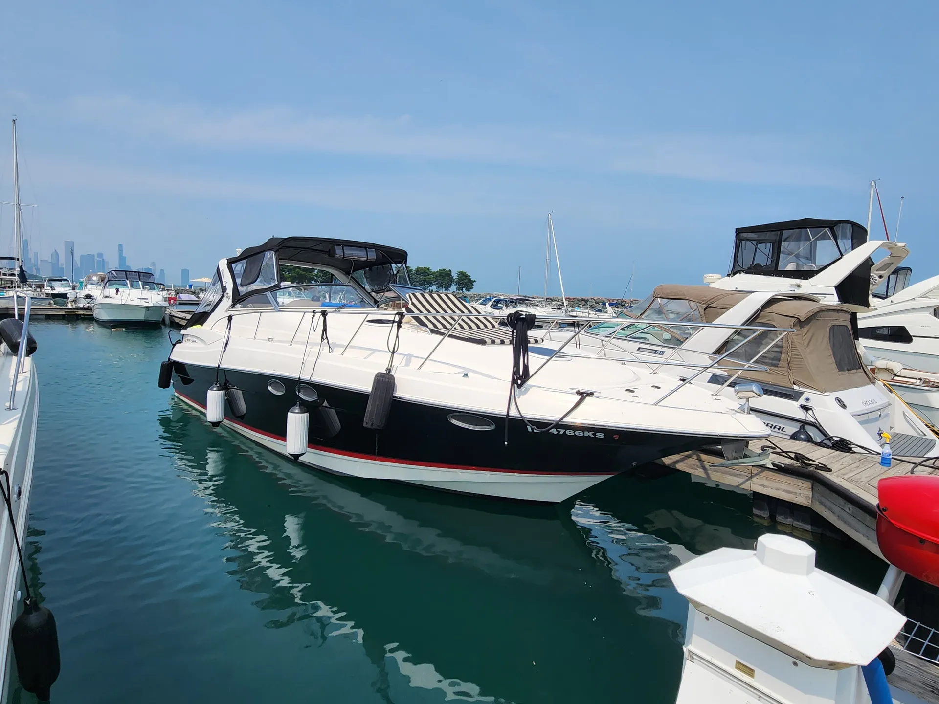 REGAL BOATS COMMODORE 3560 in Chicago, IL
