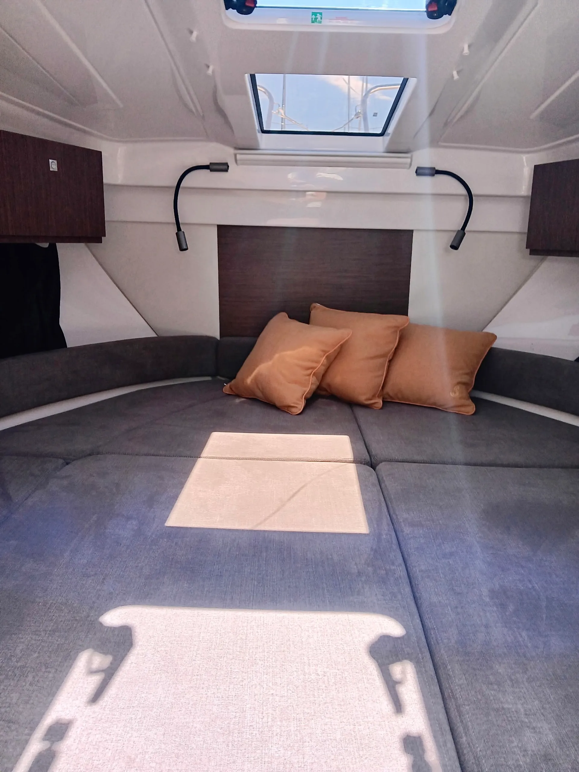Luxury captained Beneteau Antares 9 | Seattle and Puget Sound