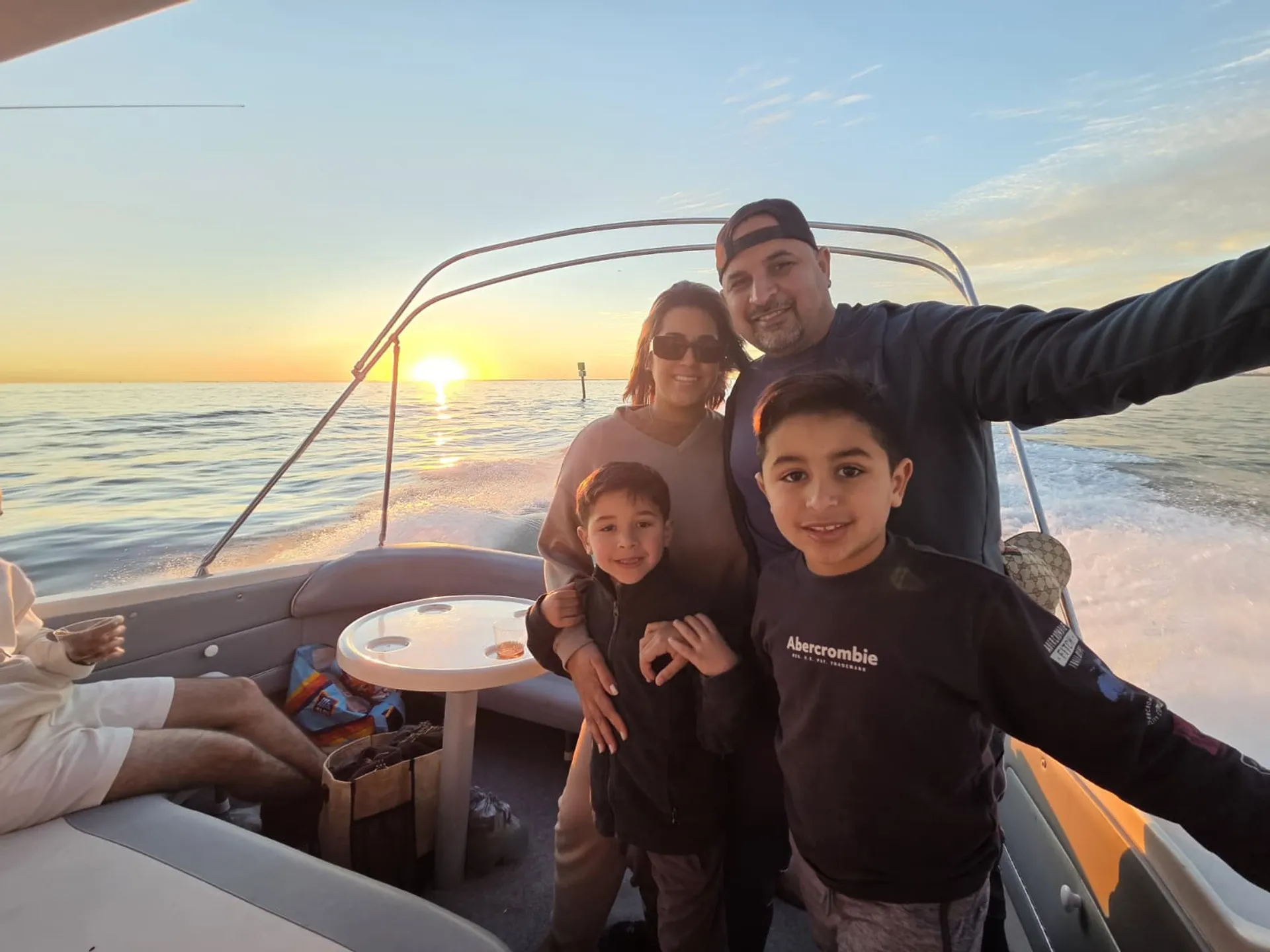 Sea Ray Boats Sundancer in Miami, FL — photo 9