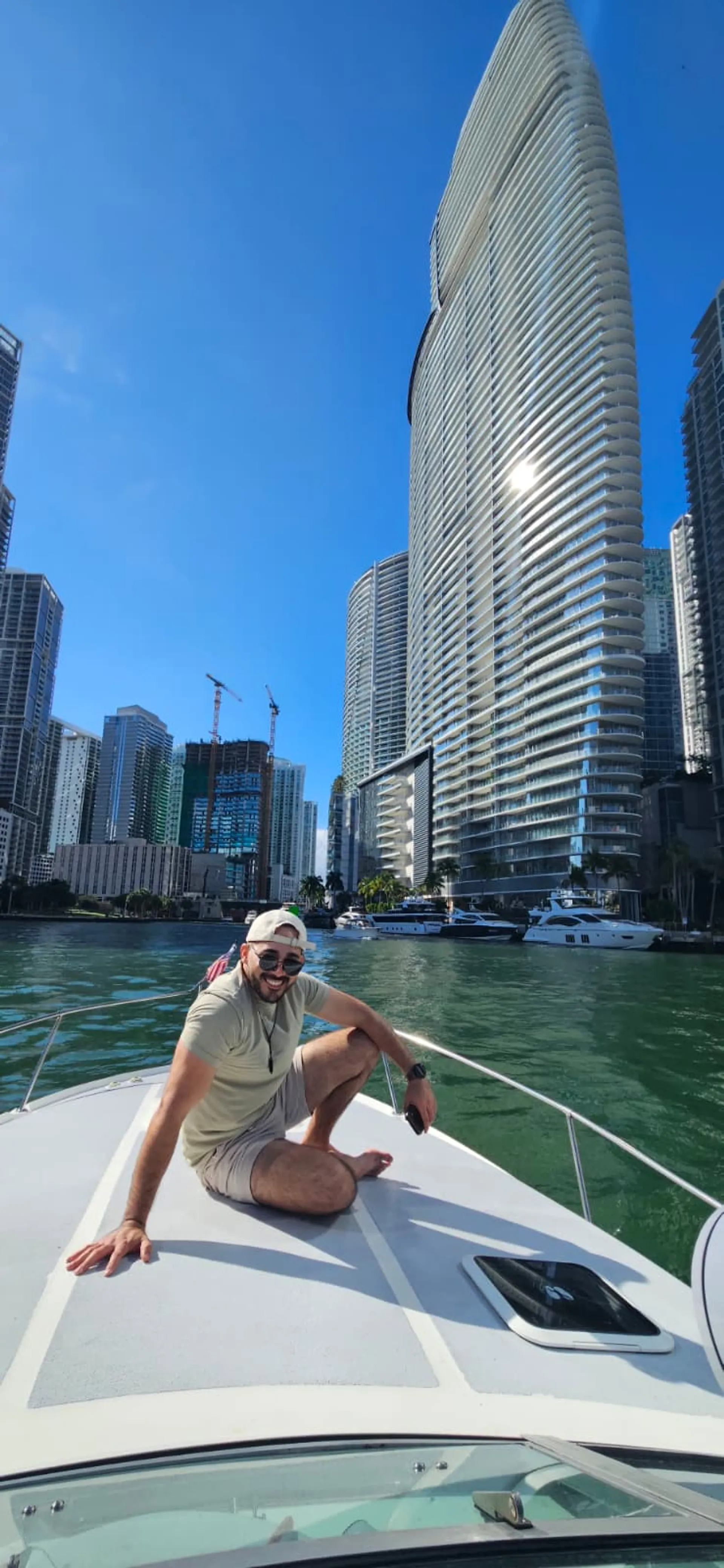 Sea Ray Boats Sundancer in Miami, FL — photo 10