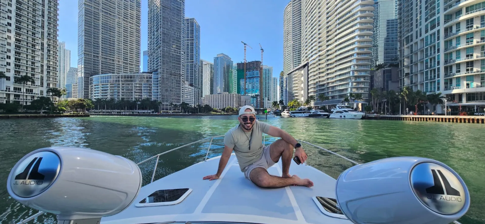 Beautiful private boat tour at stunning waters of Biscayne Bay!