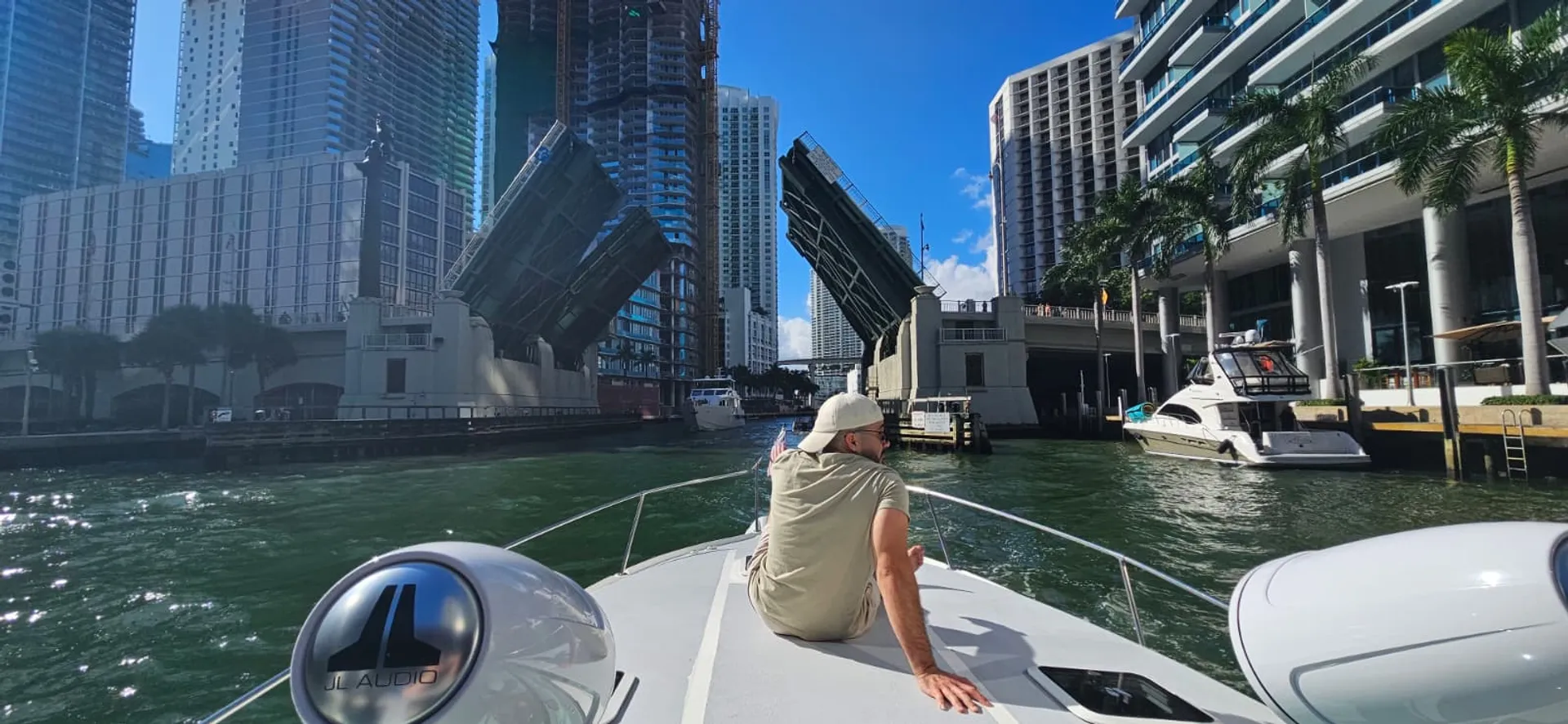 Sea Ray Boats Sundancer in Miami, FL — photo 2