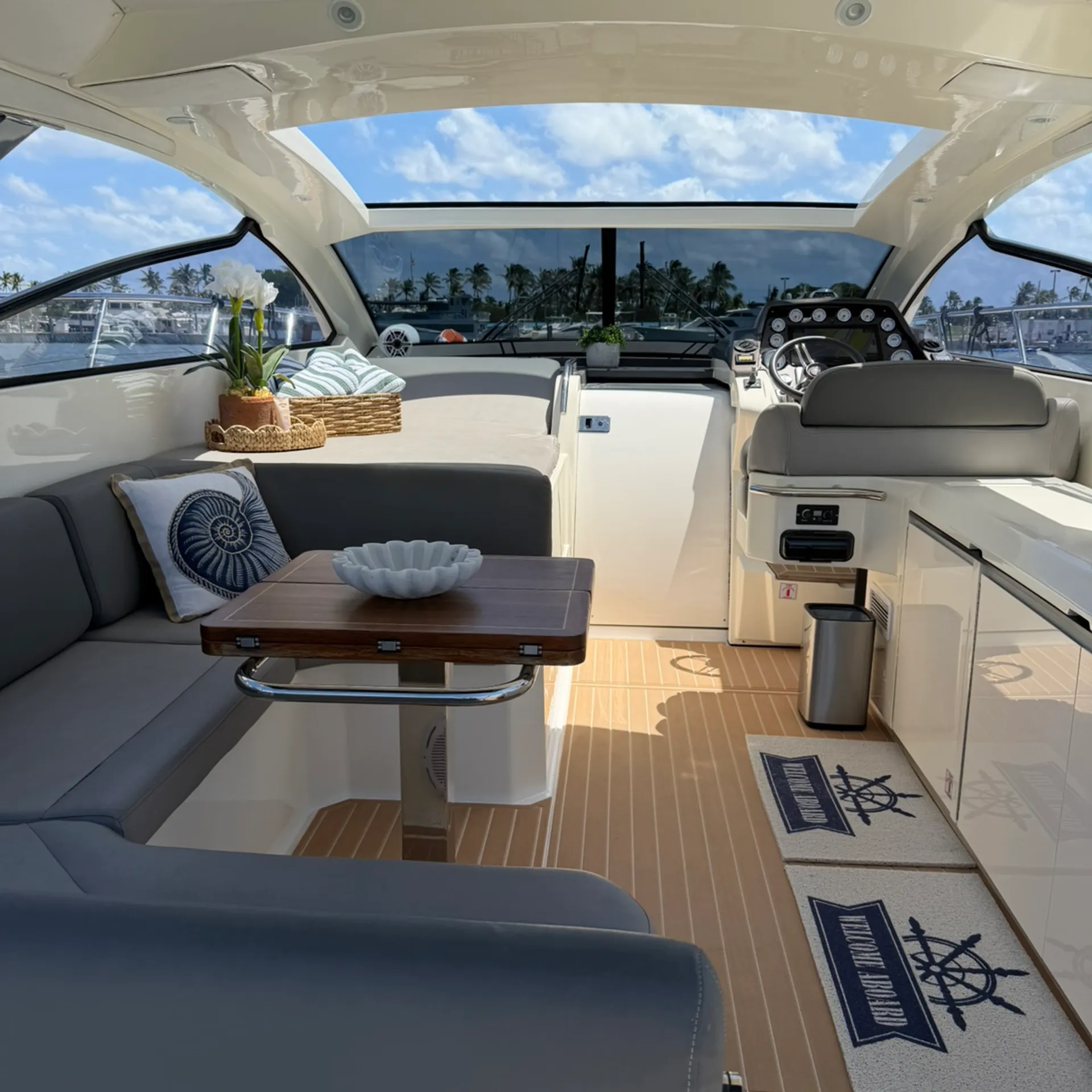 Luxury 44’ Azimut Atlantis – Miami Yacht for Parties, Tours &amp; VIP Char