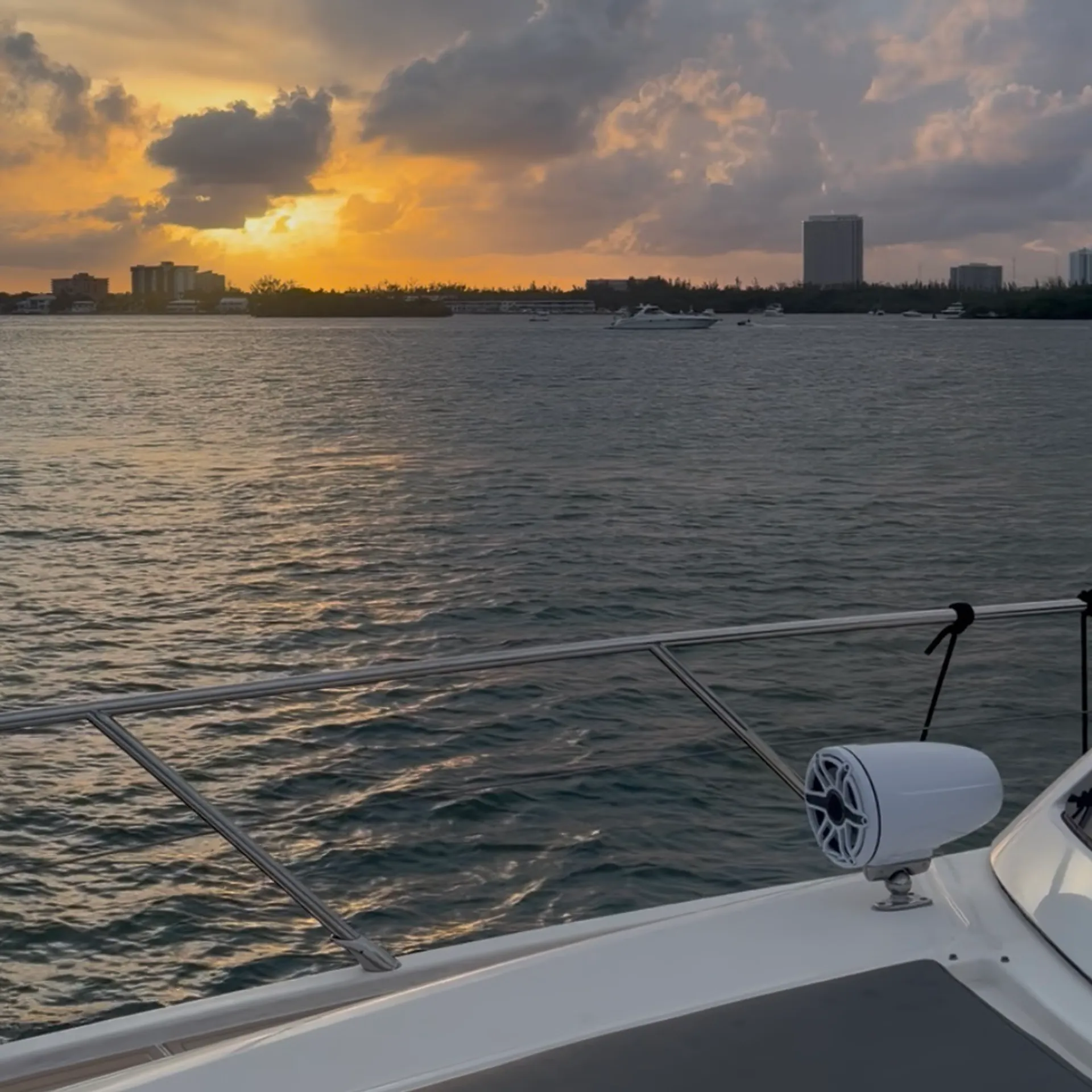 Luxury 44’ Azimut Atlantis – Miami Yacht for Parties, Tours &amp; VIP Char