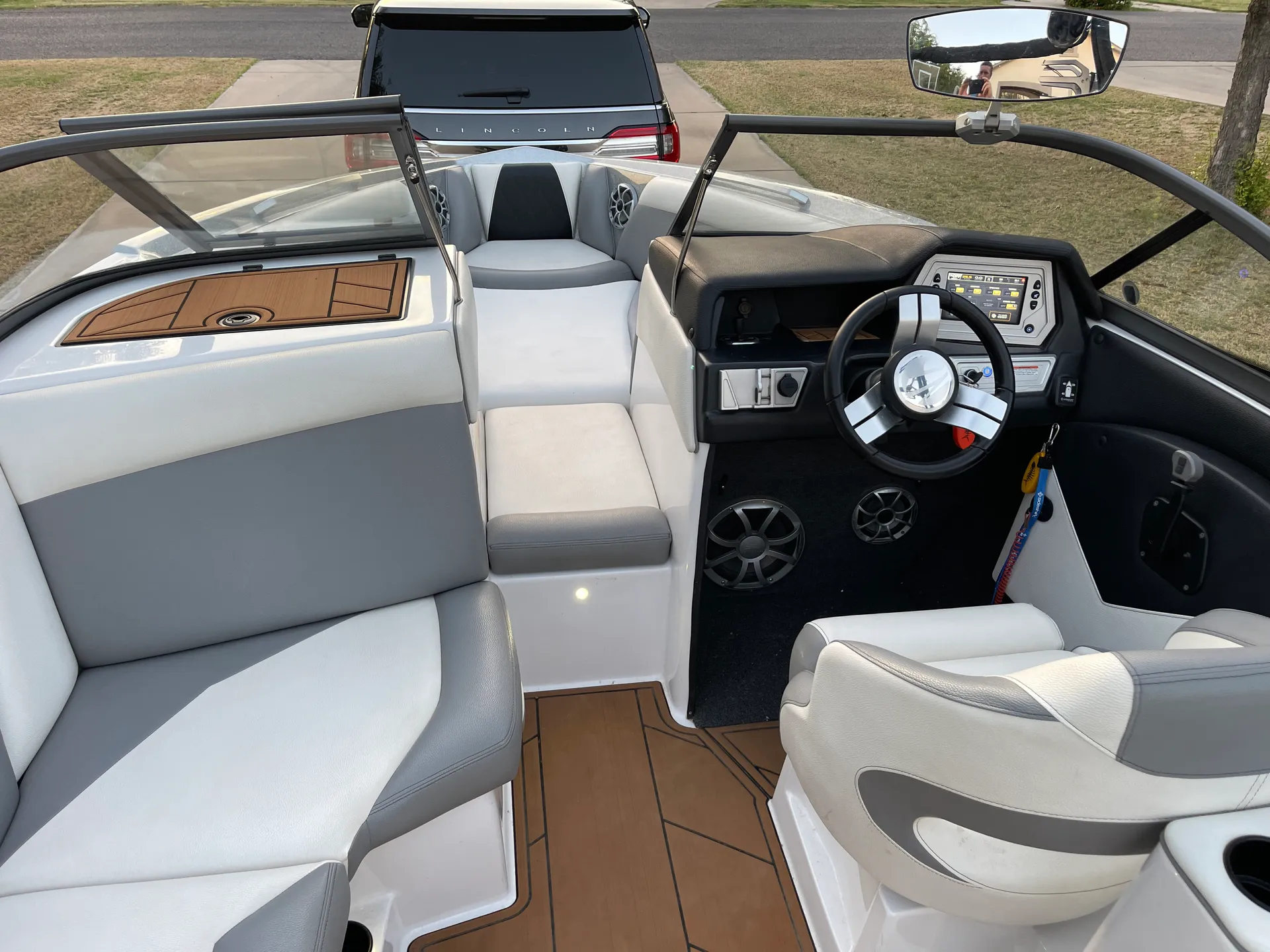 2018 Tige R23 – Premium Wake and Surf Boat | Perfect for Family Fun