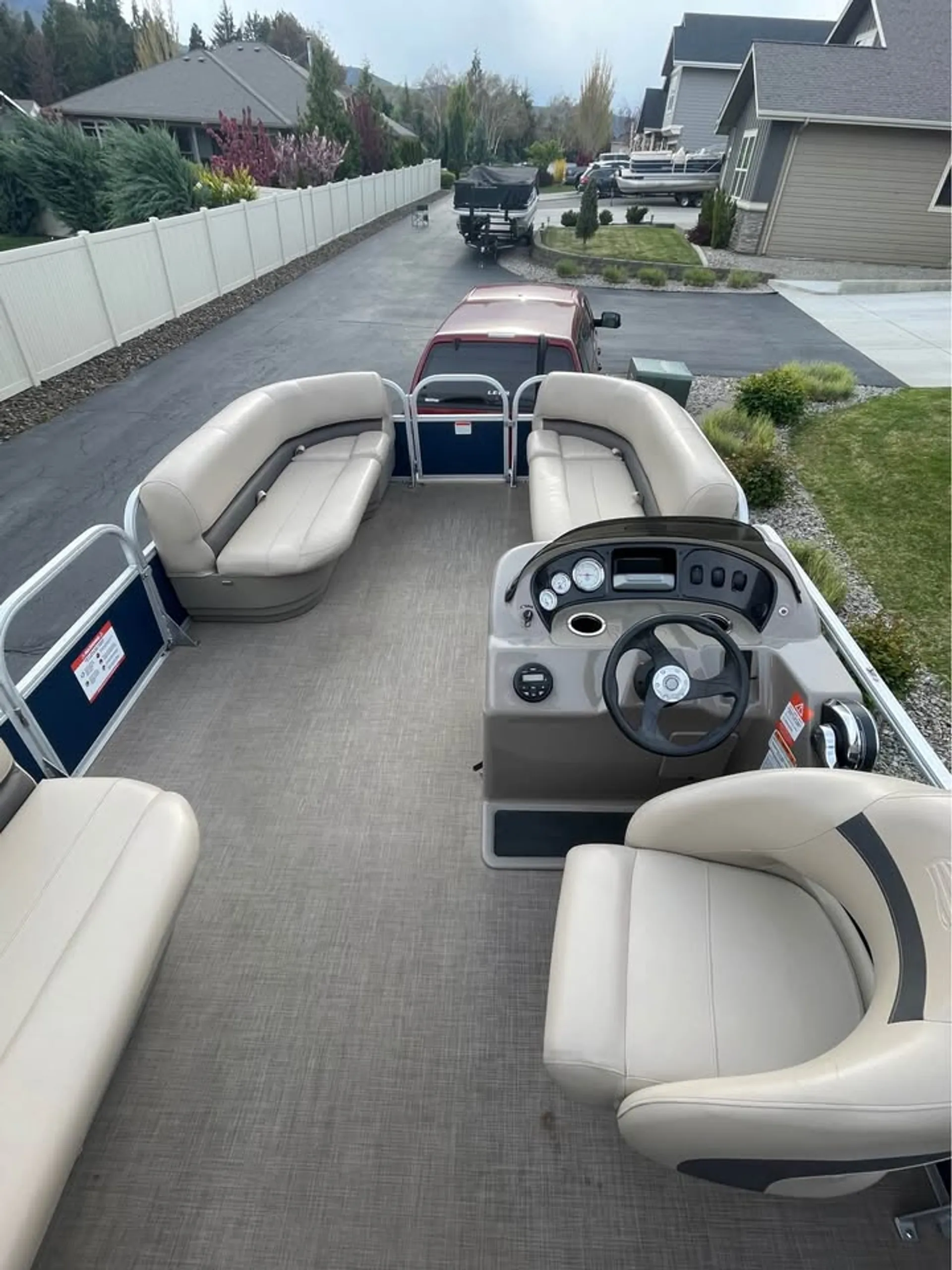 SUN TRACKER PARTY BARGE 18 DLX in Lynnwood, WA