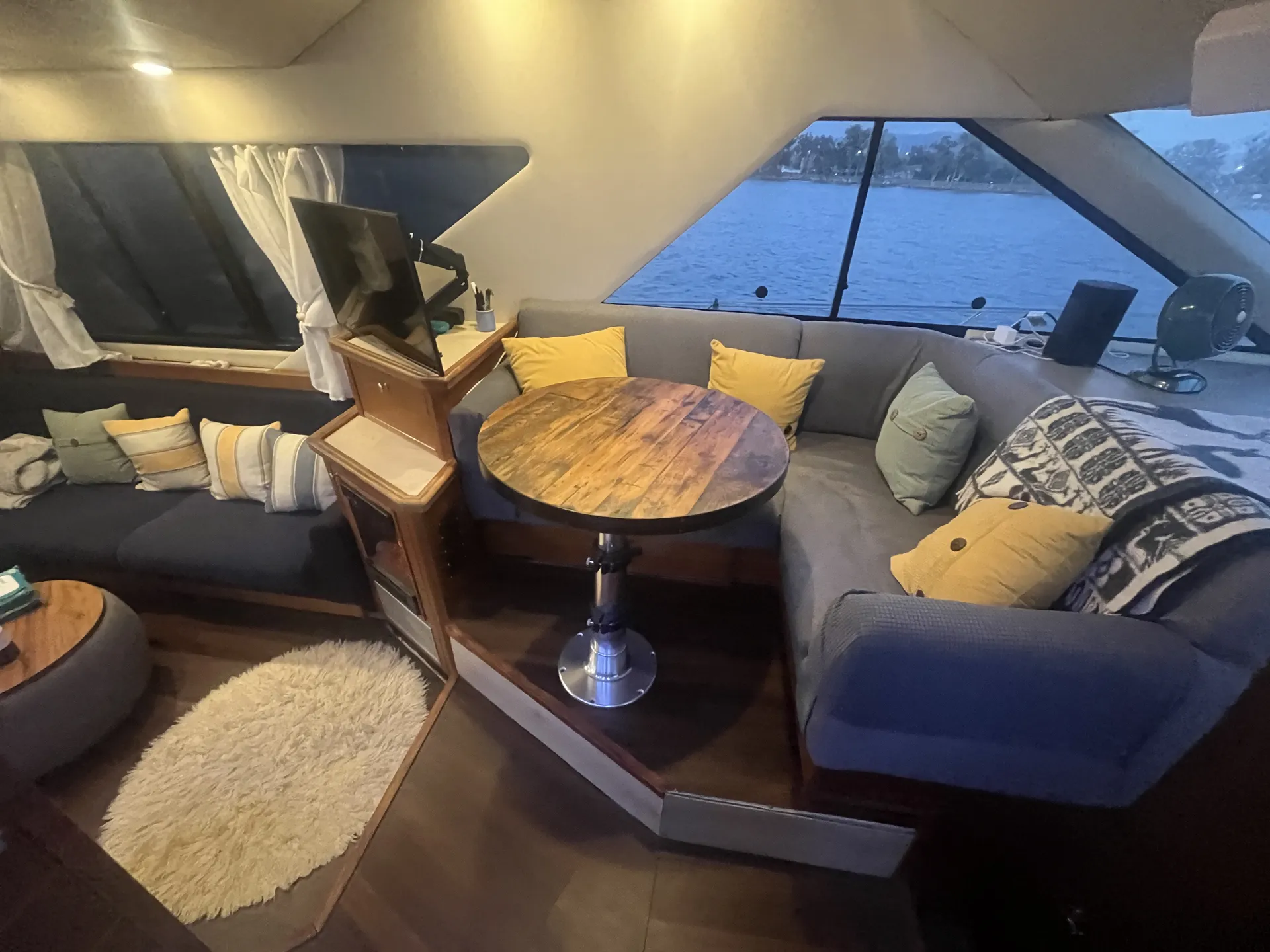BAYLINER 3988 COMMAND BRIDGE in Alameda, CA — photo 6