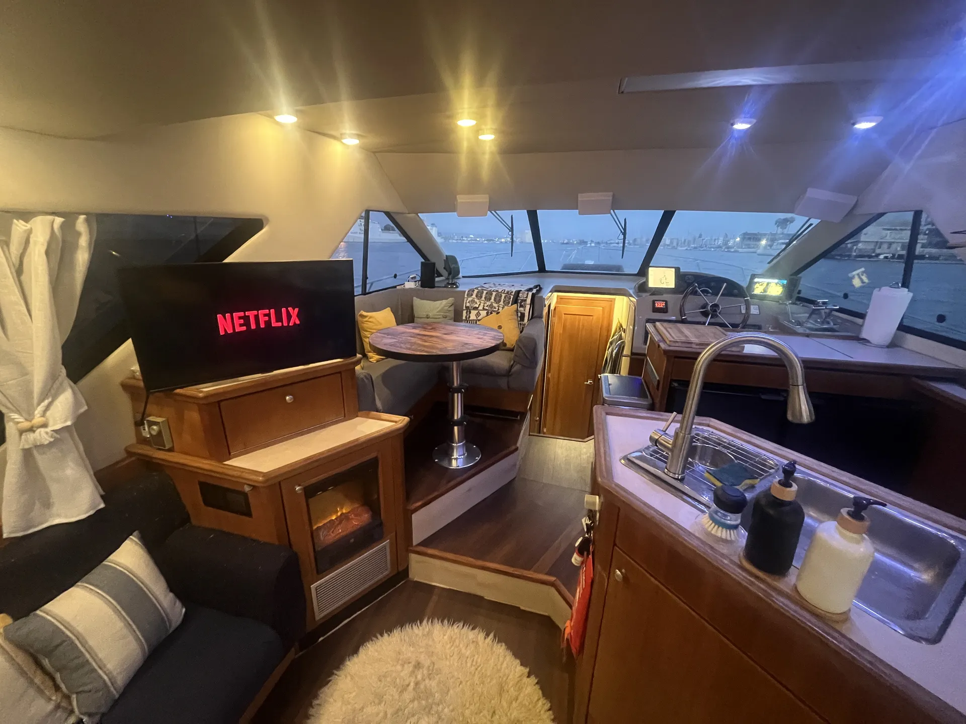 BAYLINER 3988 COMMAND BRIDGE in Alameda, CA — photo 4
