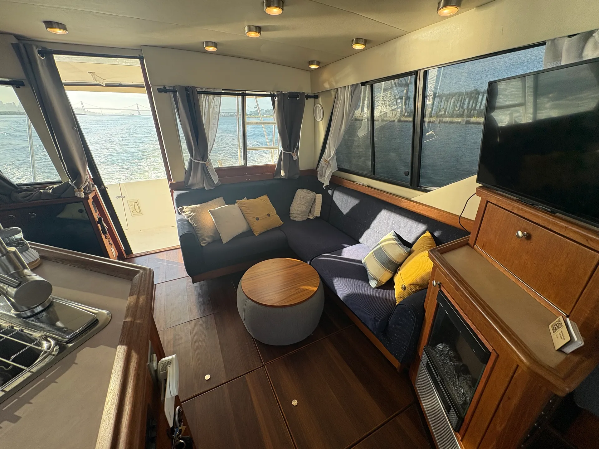 BAYLINER 3988 COMMAND BRIDGE in Alameda, CA — photo 7