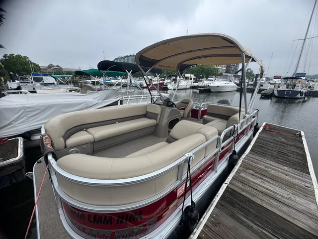 Rent a SUN TRACKER pontoon in Washington, DC near me