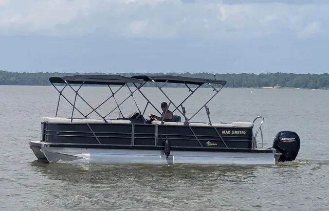 Rent a MASSIMO MARINE pontoon in La Porte, TX near me