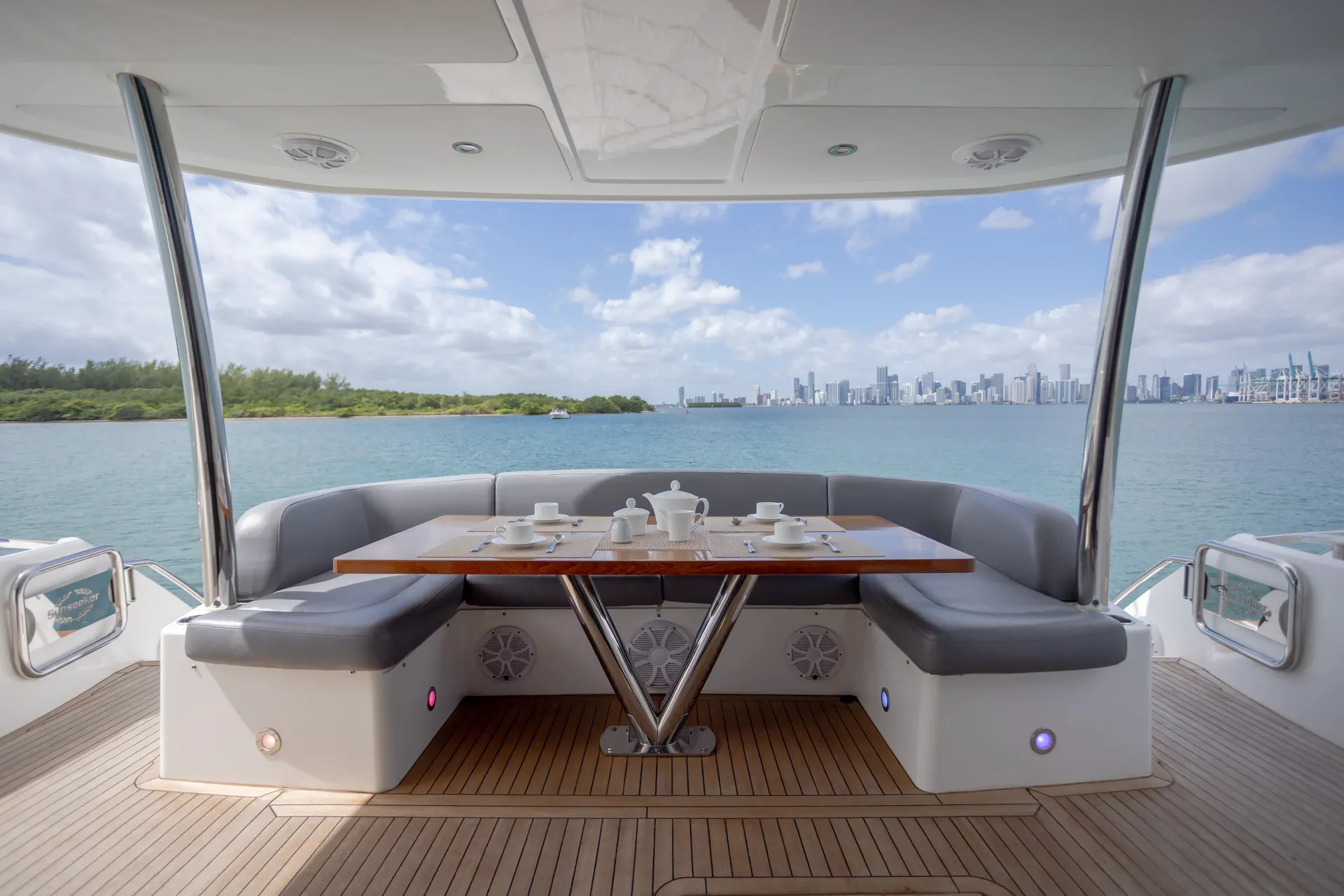 Sunseeker 80 Yacht in Miami Beach, FL — photo 2