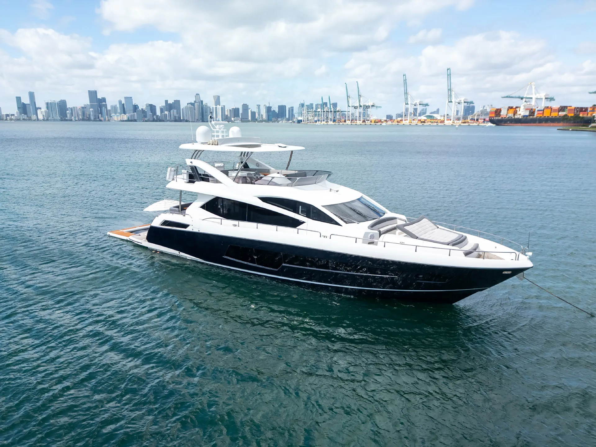 Sunseeker 80 Yacht in Miami Beach, FL — photo 9
