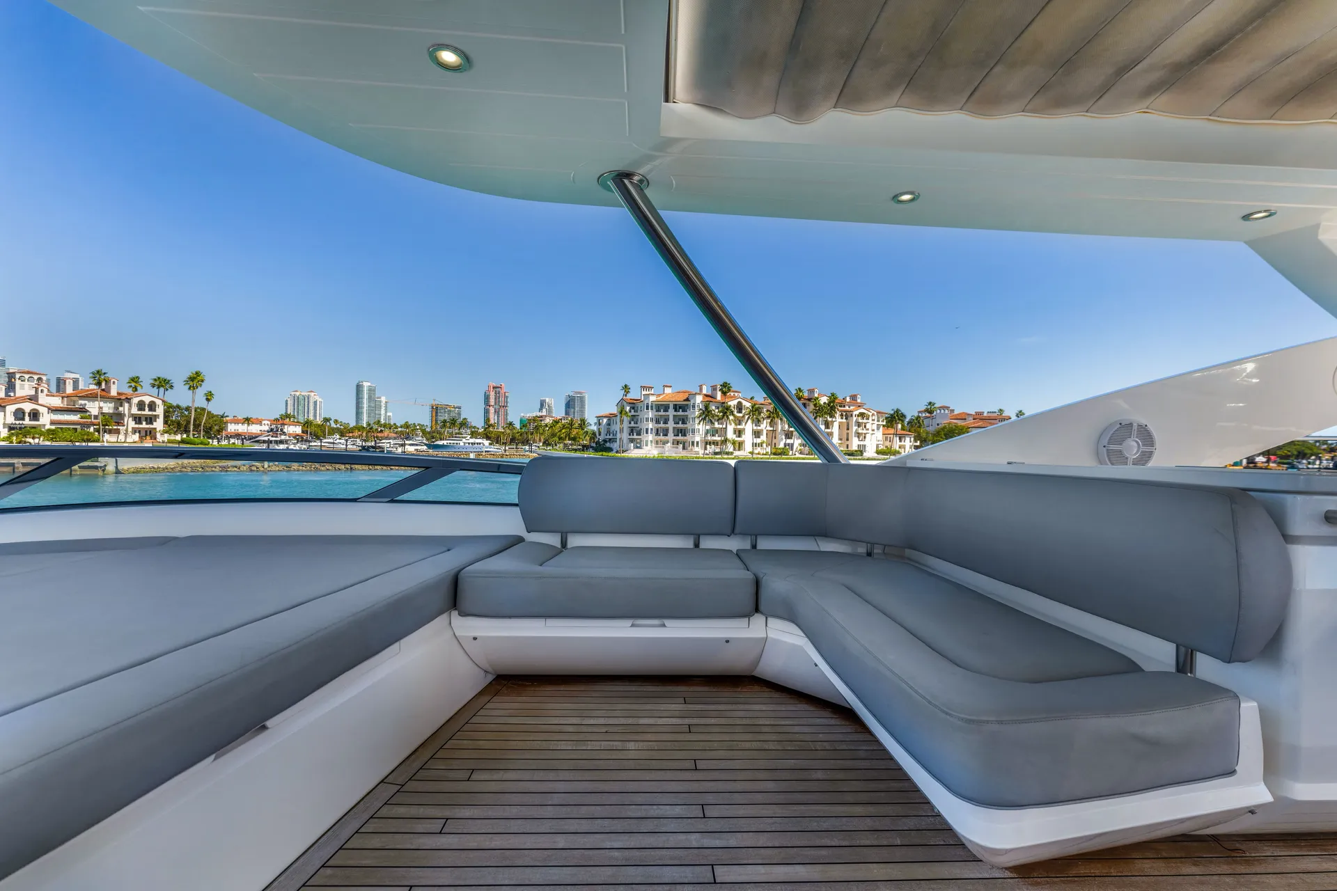 Sunseeker  96 Yacht in Miami Beach, FL — photo 5