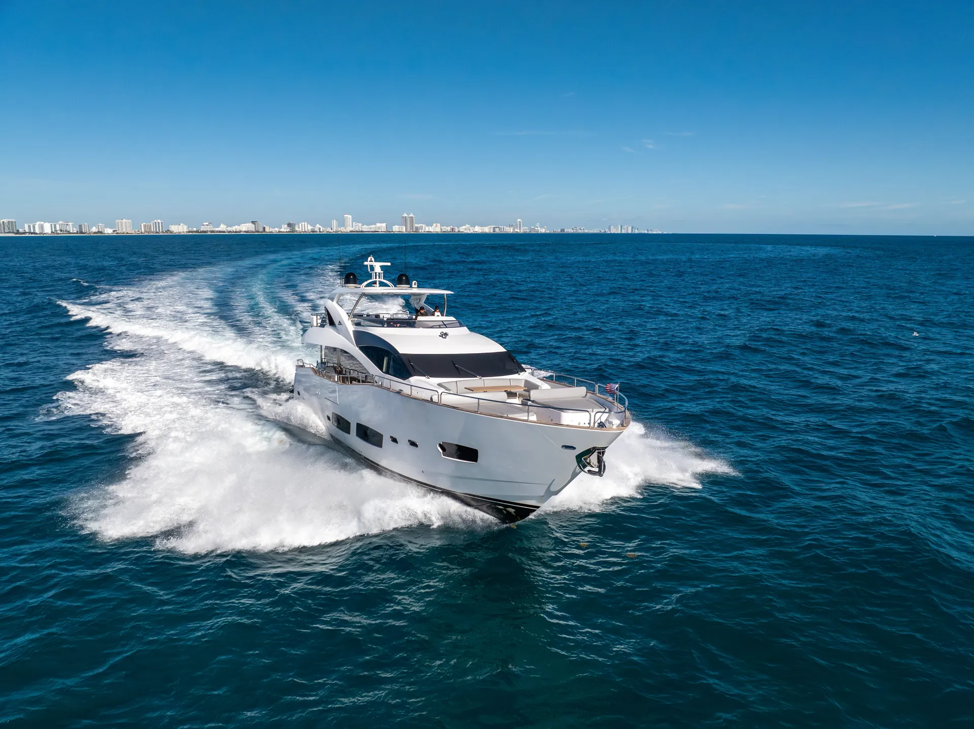 Sunseeker  96 Yacht in Miami Beach, FL — photo 2