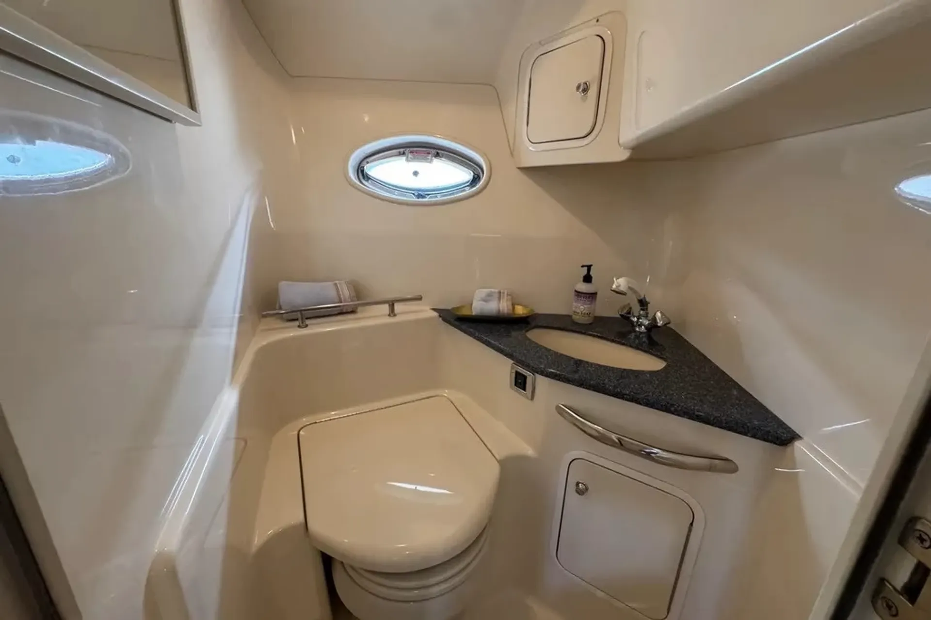 Sea Ray Sundancer 420 in Key West, FL — photo 4