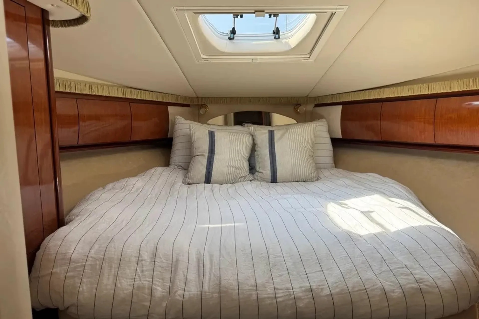 Sea Ray Sundancer 420 in Key West, FL — photo 7