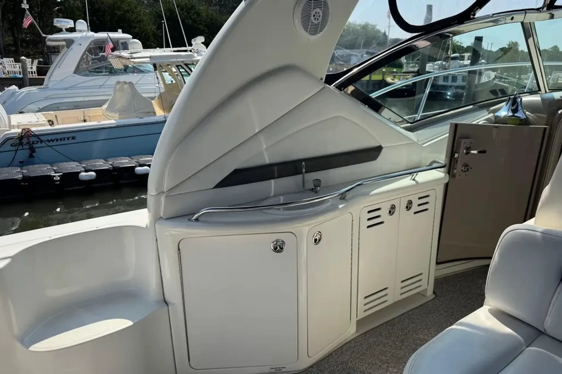 Sea Ray Sundancer 420 in Key West, FL — photo 8