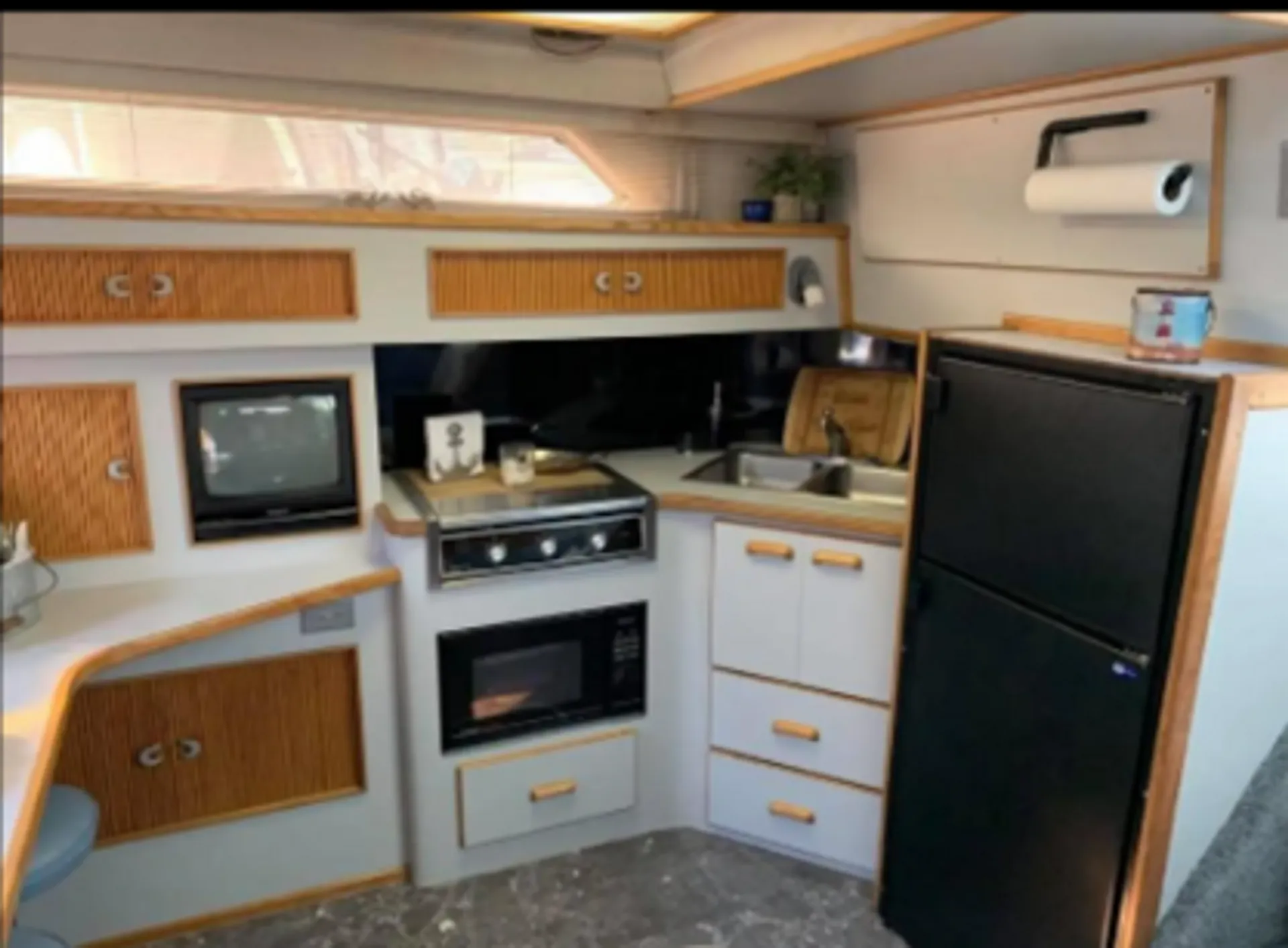 SEA RAY BOATS 350 SUNDANCER in Patchogue, NY — photo 5