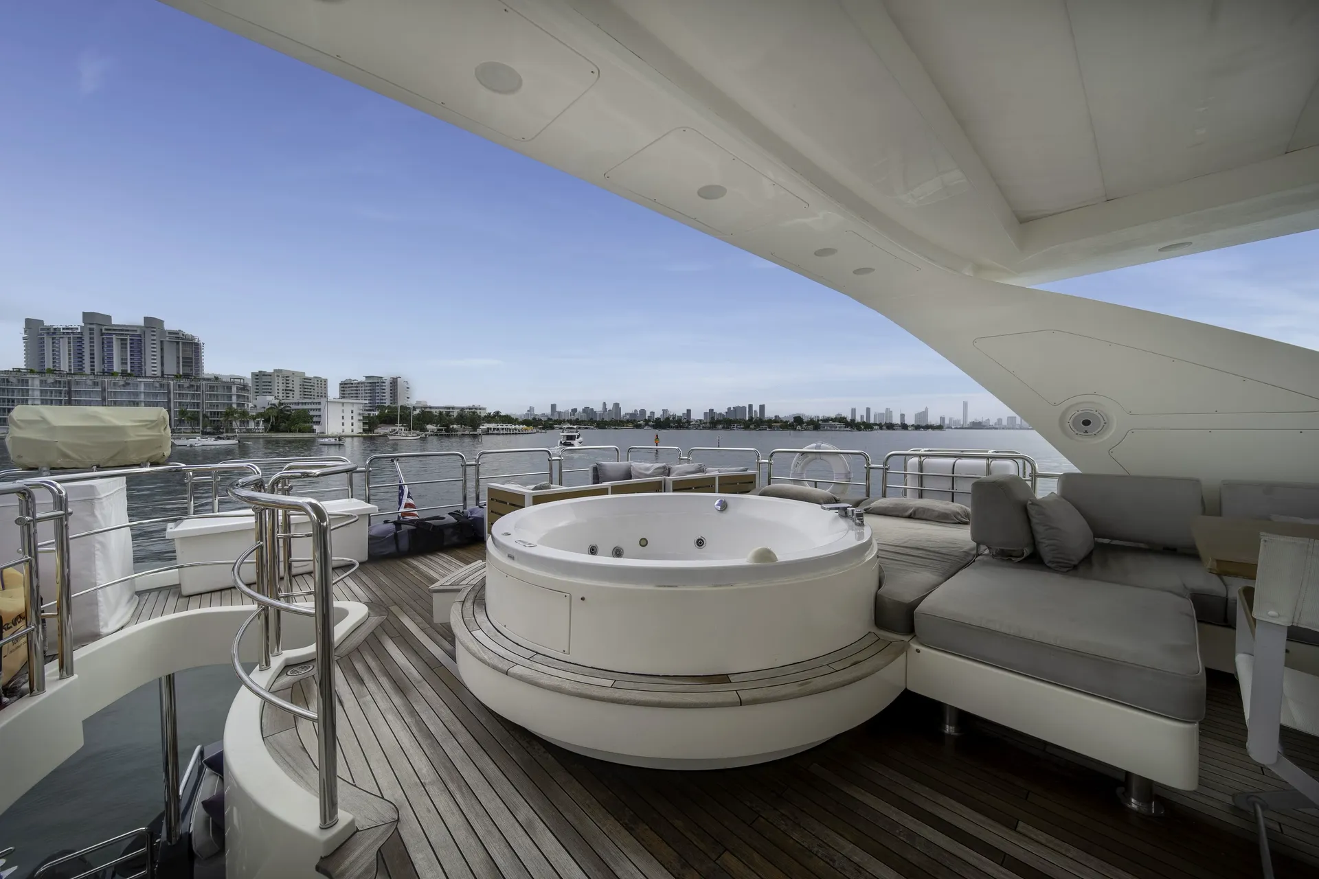 Azimut 84  Flybridge in Miami, FL — photo 3