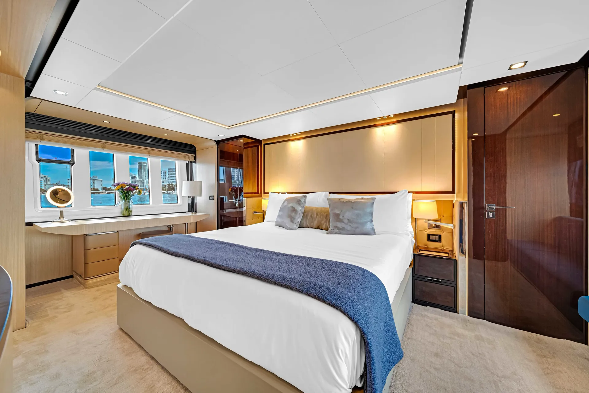 Azimut 84  Flybridge in Miami, FL — photo 9