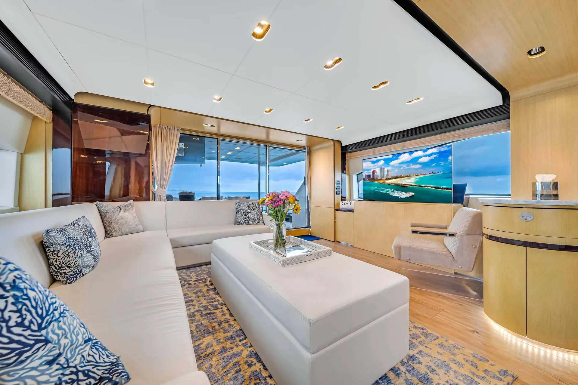 Azimut 84  Flybridge in Miami, FL — photo 2