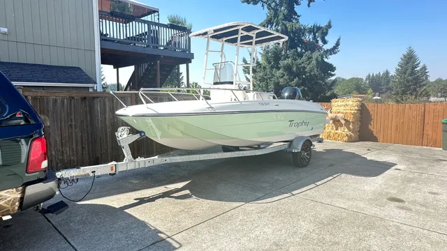 Rent a BAYLINER center console in Yelm, WA near me