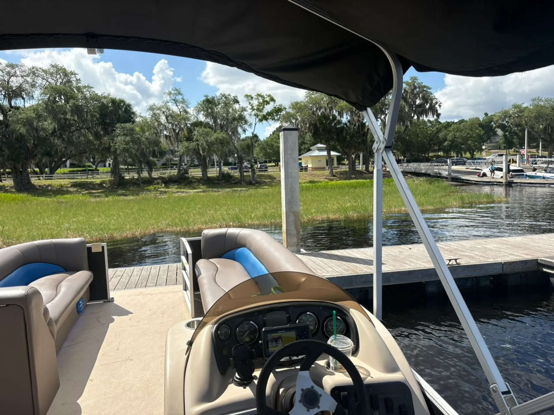 Clermont FL Chain of Lakes 24ft pontoon boat that fits 13 passengers!