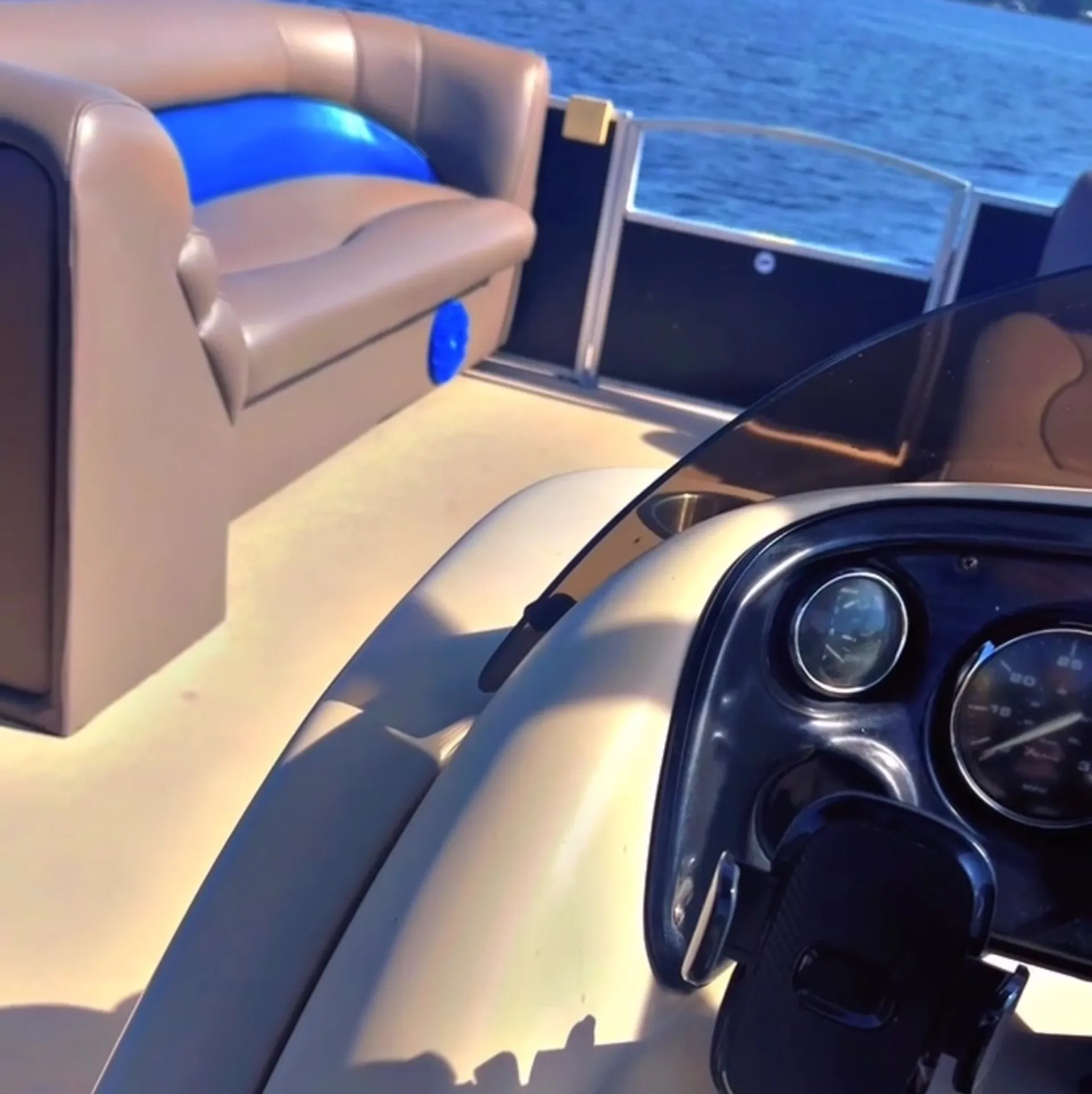 Clermont FL Chain of Lakes 24ft pontoon boat that fits 13 passengers!