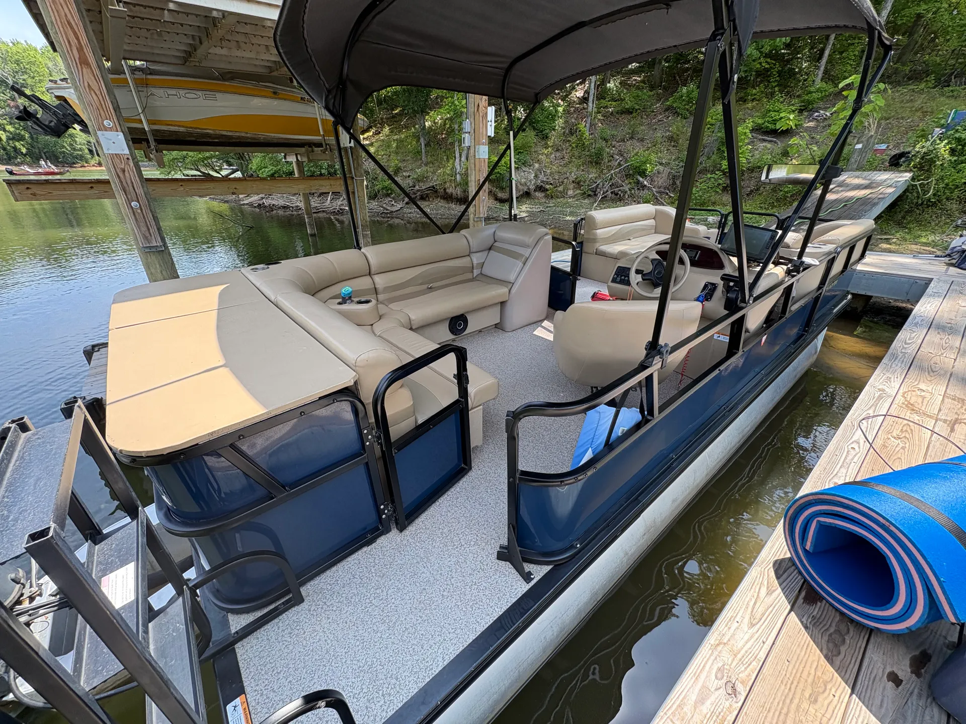 Sun Tracker By Tracker Marine Party Barge 21 Signature Series in Clover, SC — photo 4