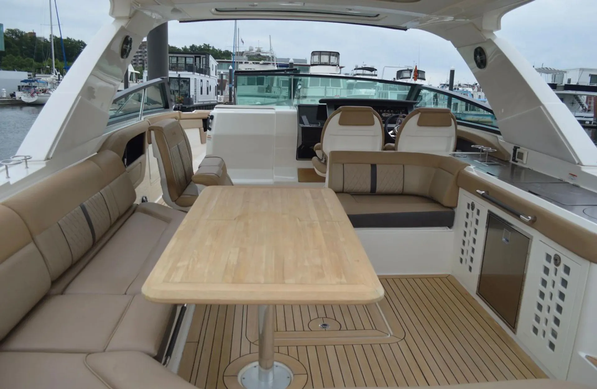 SEA RAY BOATS SLX 400 in Washington, DC — photo 4