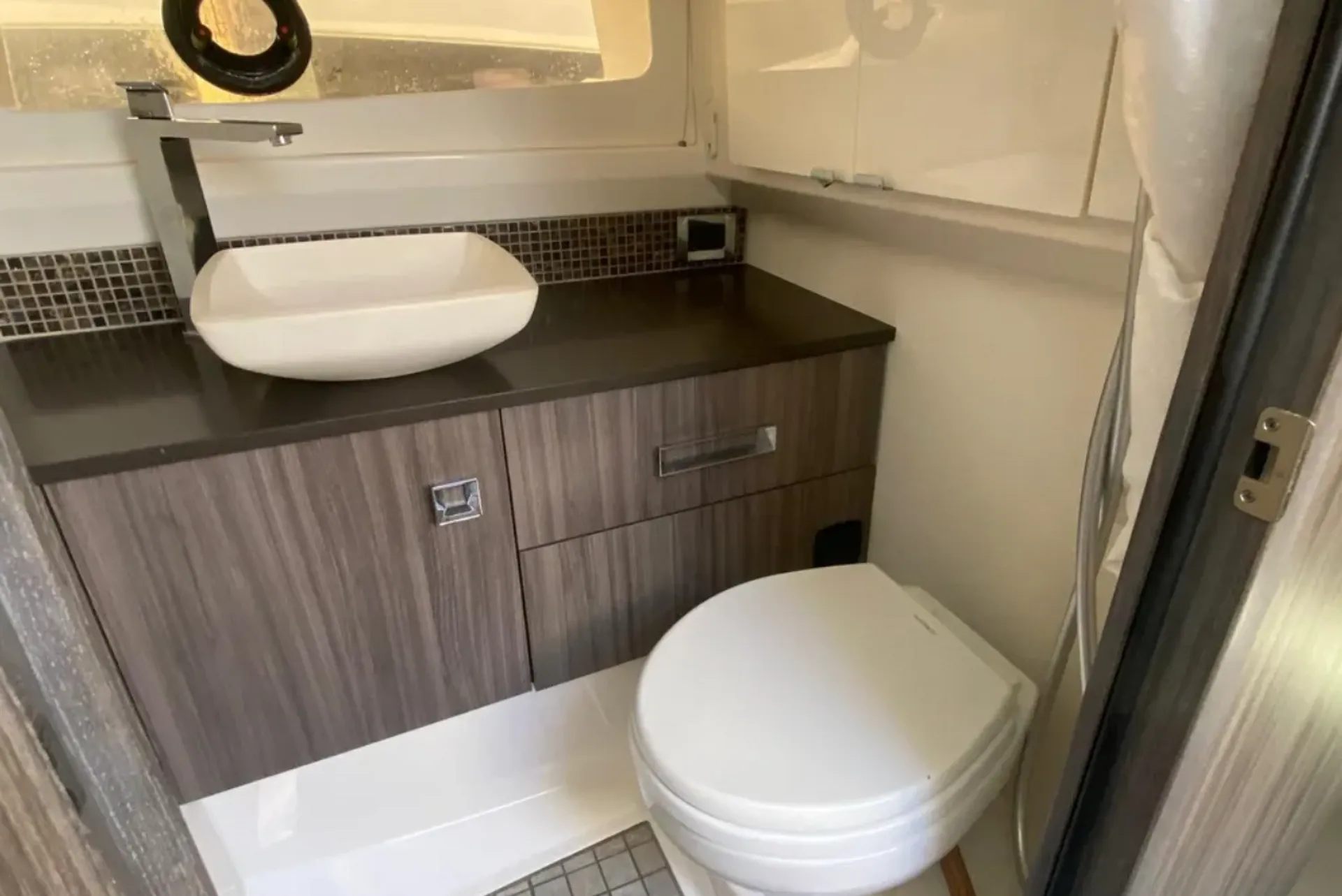SEA RAY BOATS SLX 400 in Washington, DC — photo 10