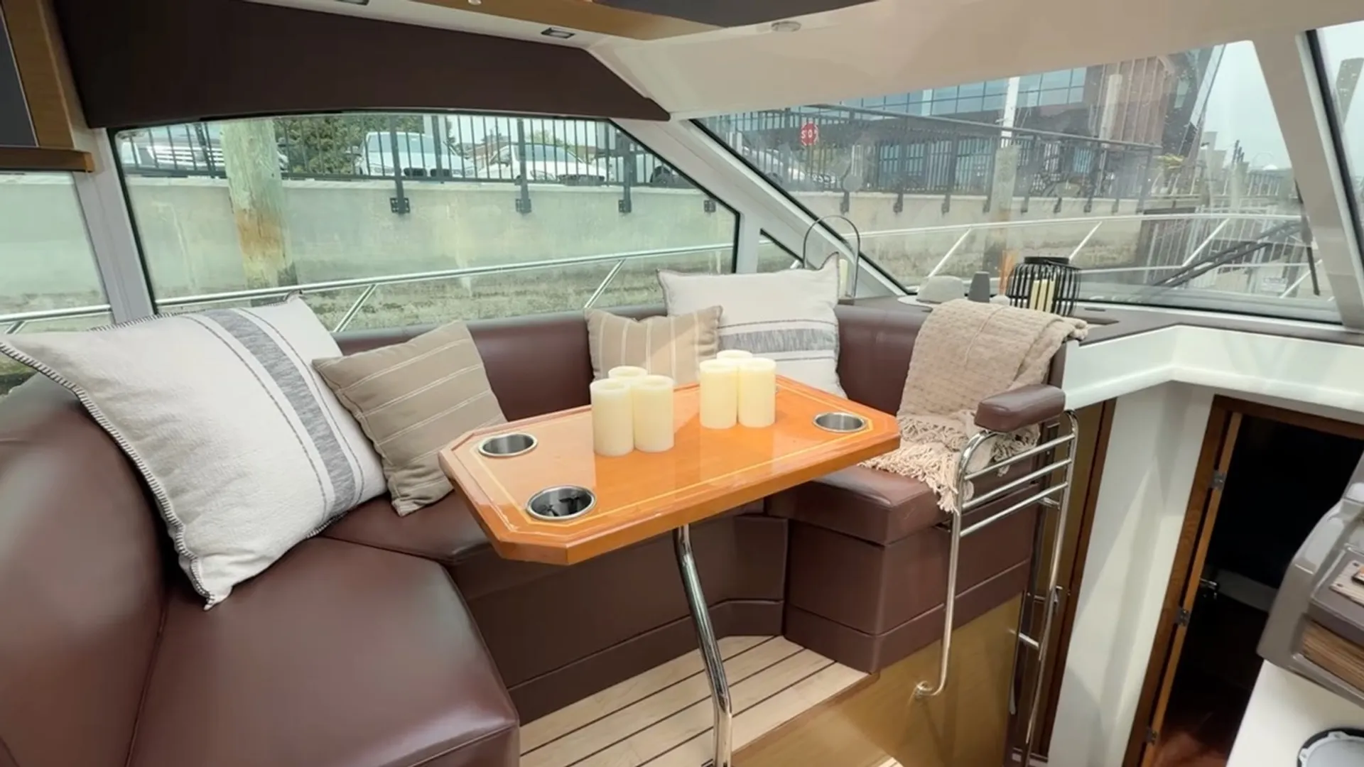 Cruisers Yachts Cantius 45 in Stamford, CT — photo 5